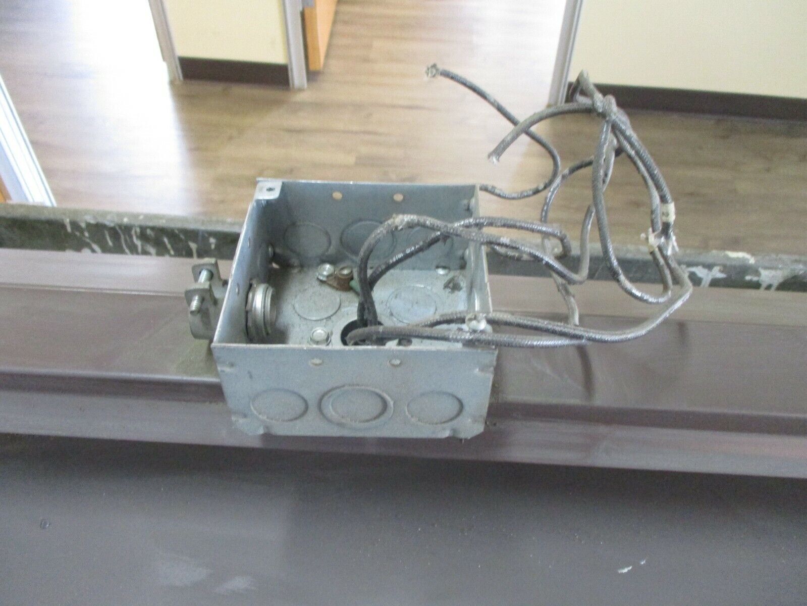 Fostoria Sun-Mite Infrared Heater 462-30-TH-480V 480V 7300W/7.3kW 1Ph 60Hz Used