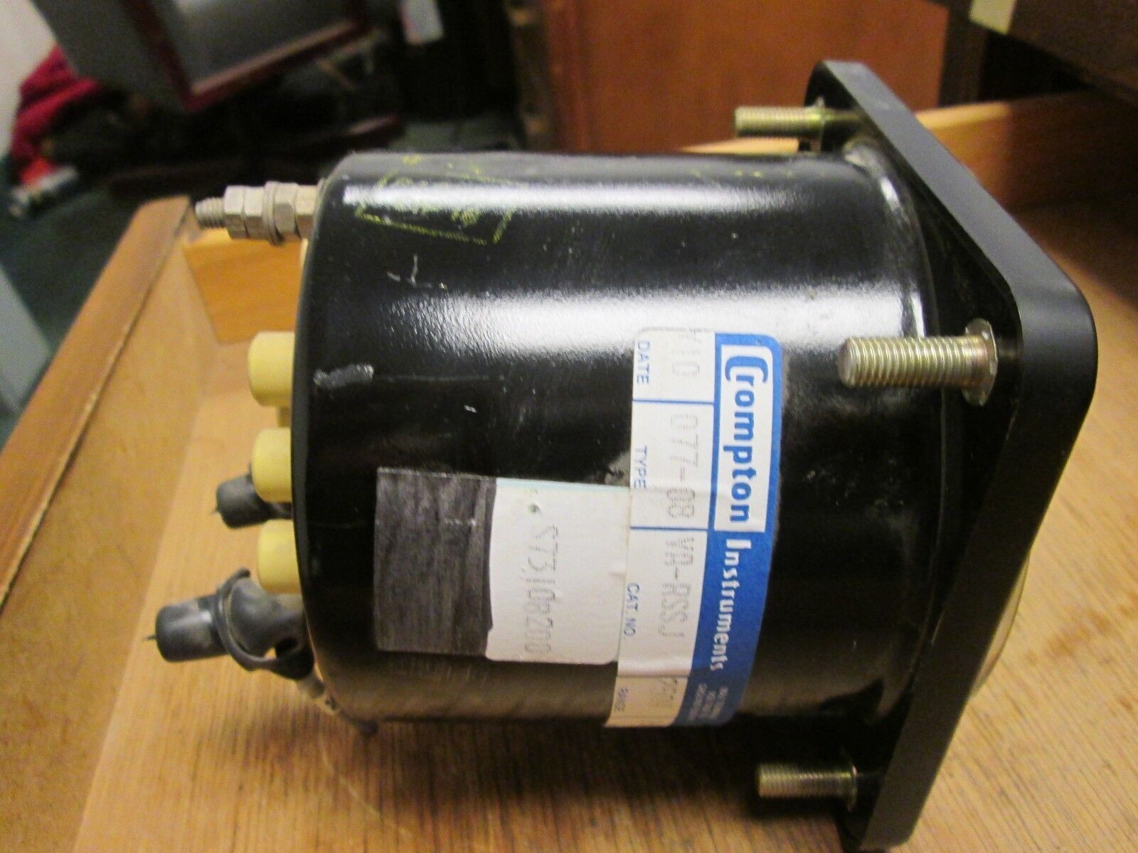 Crompton Voltmeter VA-RSSJ Range: 250V Scale: 0-600V Used