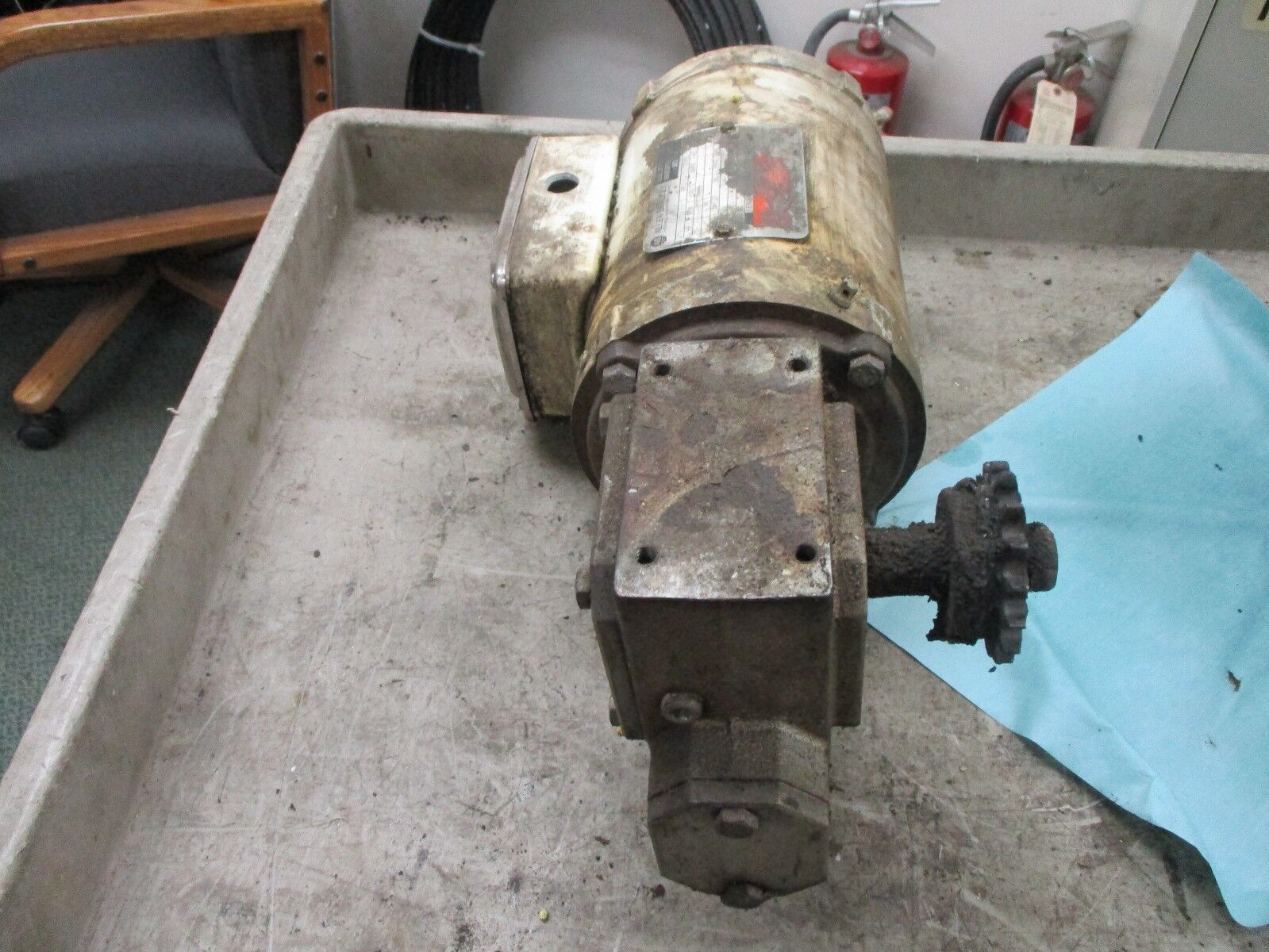 Allen-Bradley Motor w/ Gear B79B3983M-HA 3/4HP 1800RPM 208-230/460V 2.2-2.2A