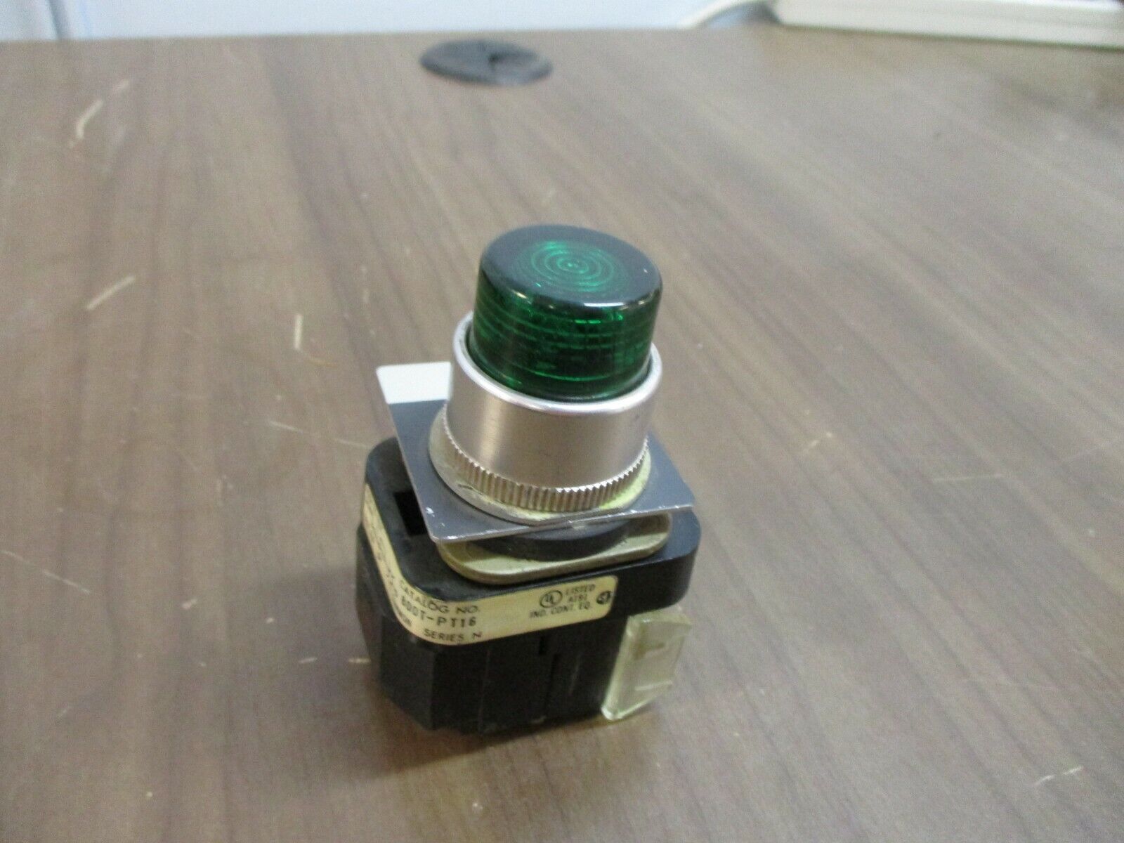 Allen-Bradley Illuminated Push Button 800T-PT16 Ser. N Green Used