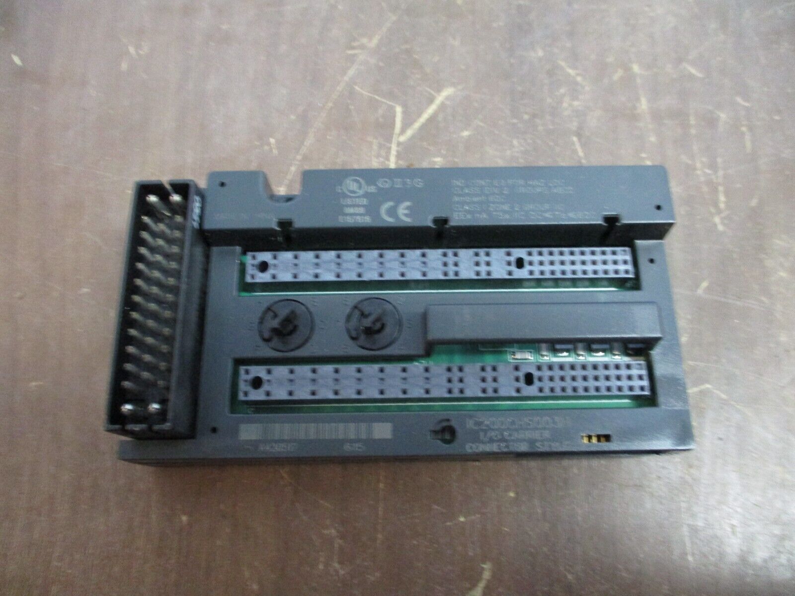 GE VersaMax I/O Carrier IC200CHS003H Connector Style Used