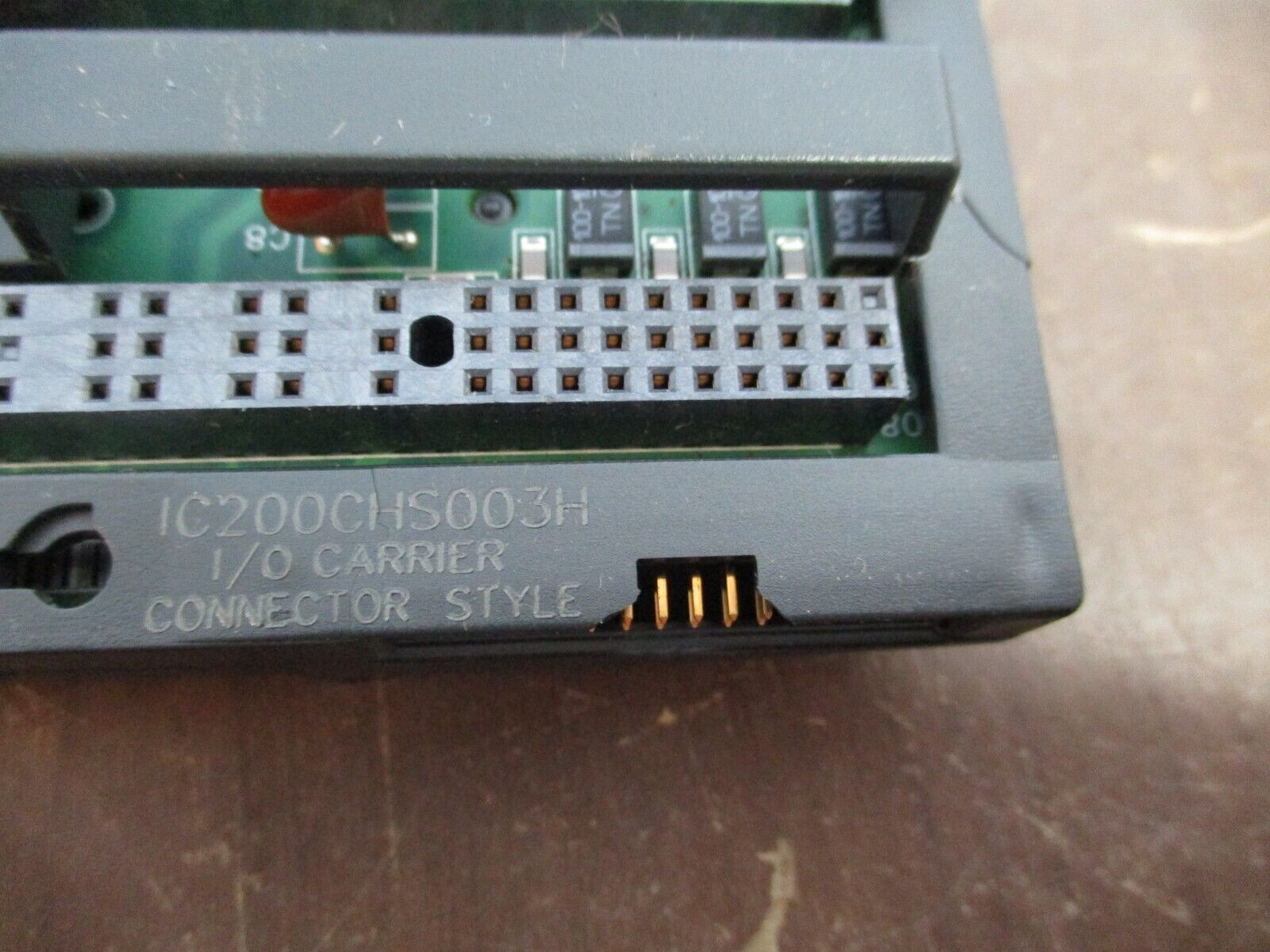 GE VersaMax I/O Carrier IC200CHS003H Connector Style *Cracked* & *Chipped* Used