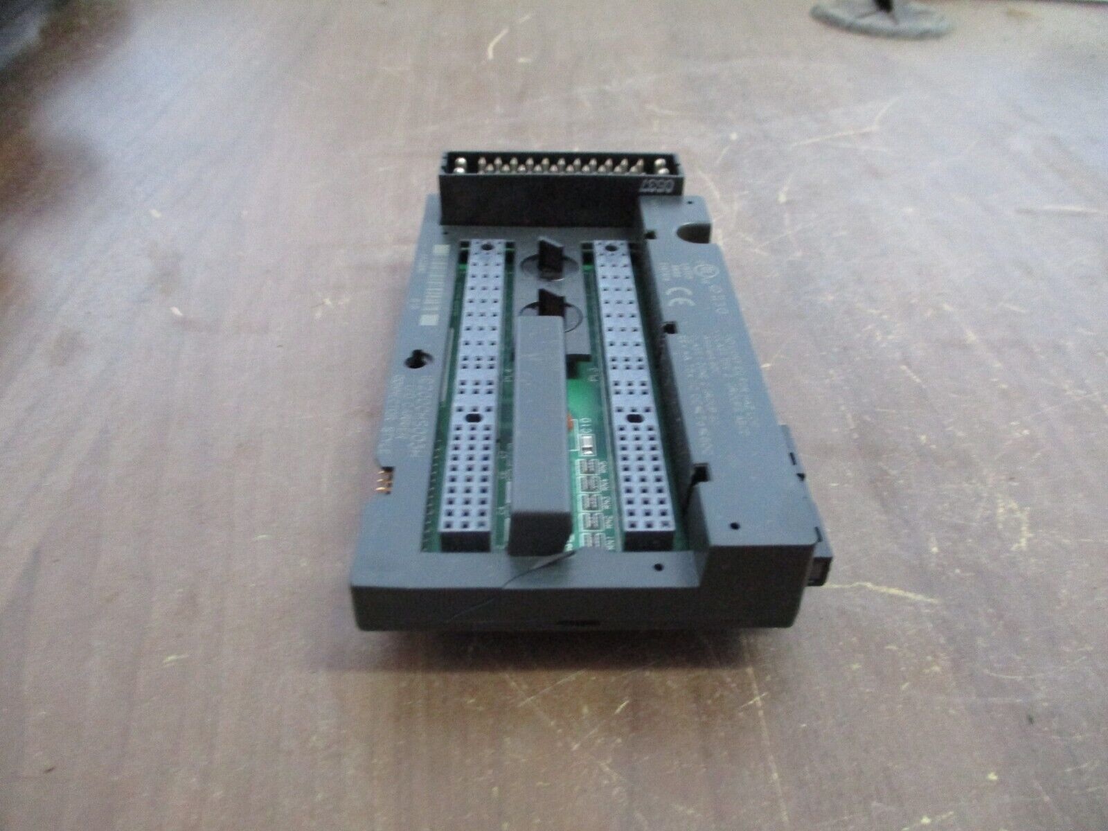 GE VersaMax I/O Carrier IC200CHS003H Connector Style *Cracked* & *Chipped* Used