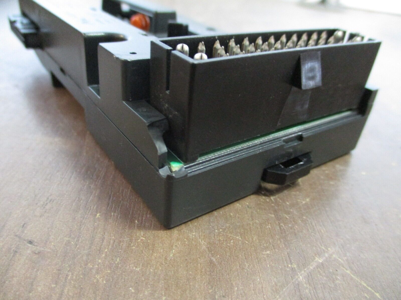 GE VersaMax I/O Carrier IC200CHS003H Connector Style *Broken Corner* Used