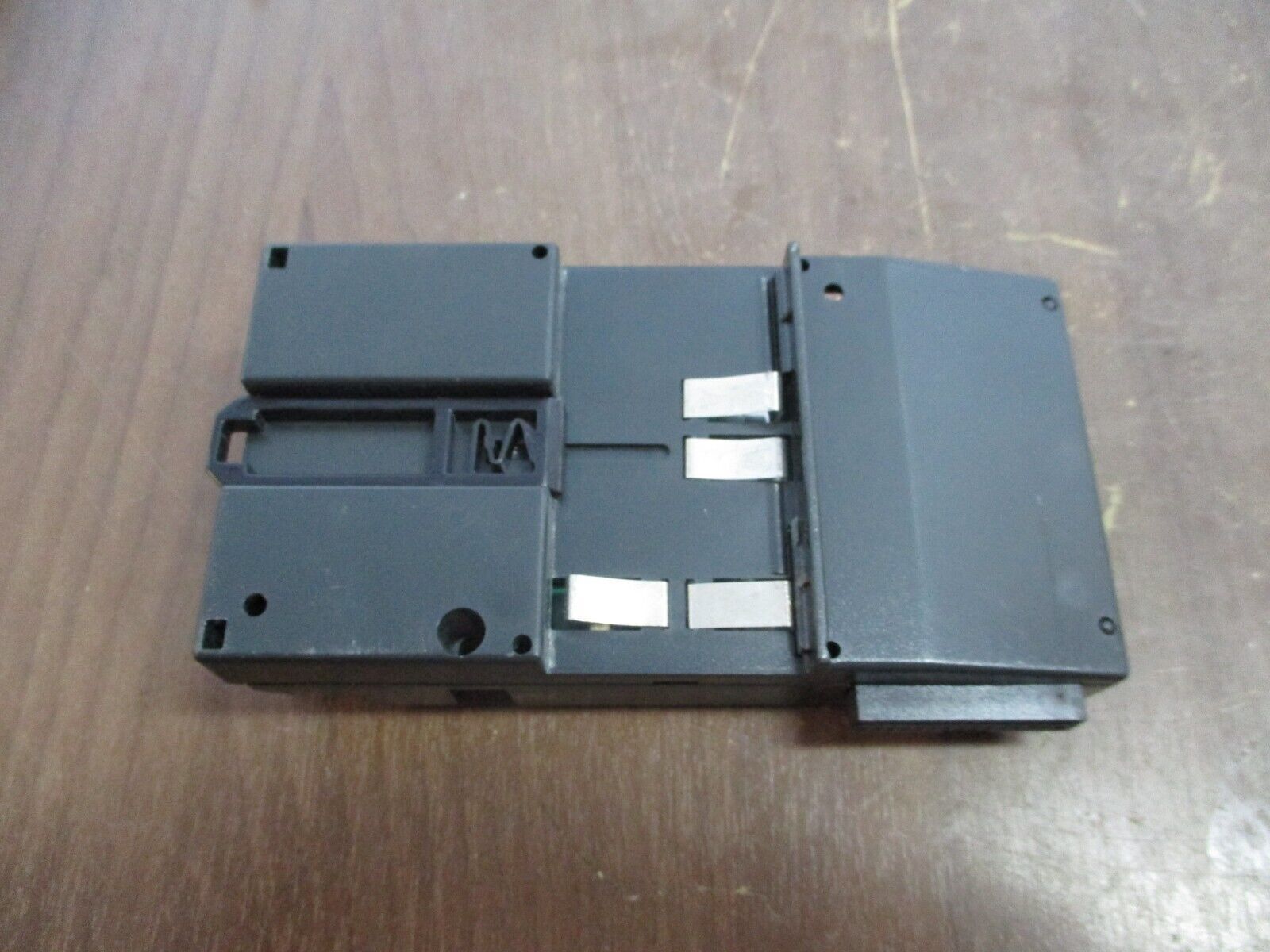 GE VersaMax I/O Carrier IC200CHS003H Connector Style *Broken Corner* Used