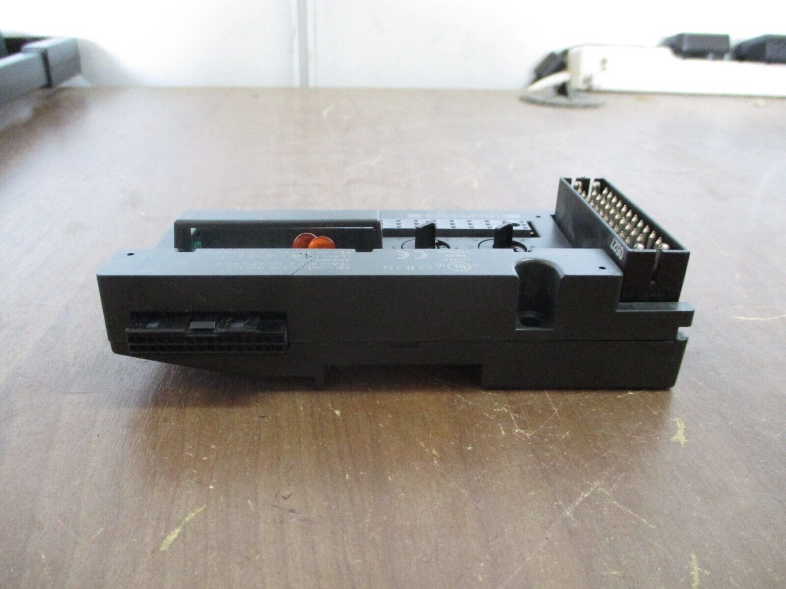 GE VersaMax I/O Carrier IC200CHS003H Connector Style *Broken Corner* *Chipped*