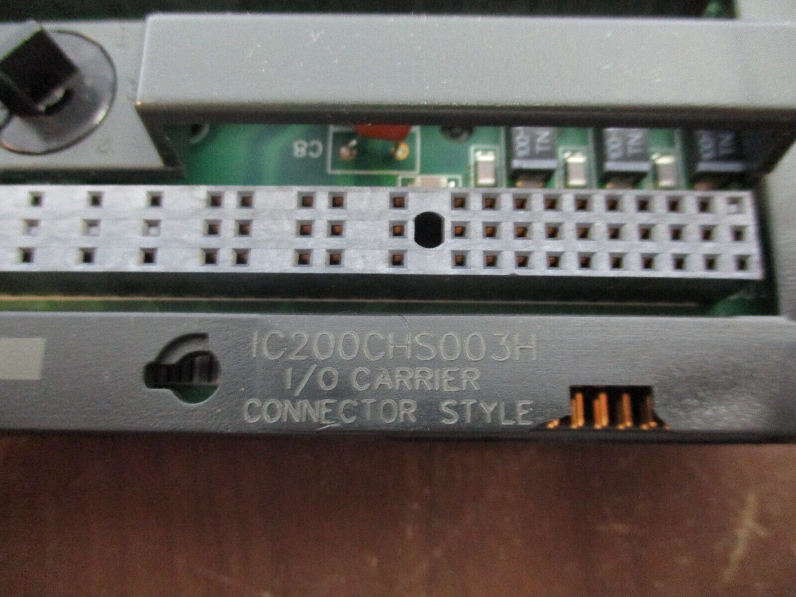 GE VersaMax I/O Carrier IC200CHS003H Connector Style *Broken Corner* *Chipped*