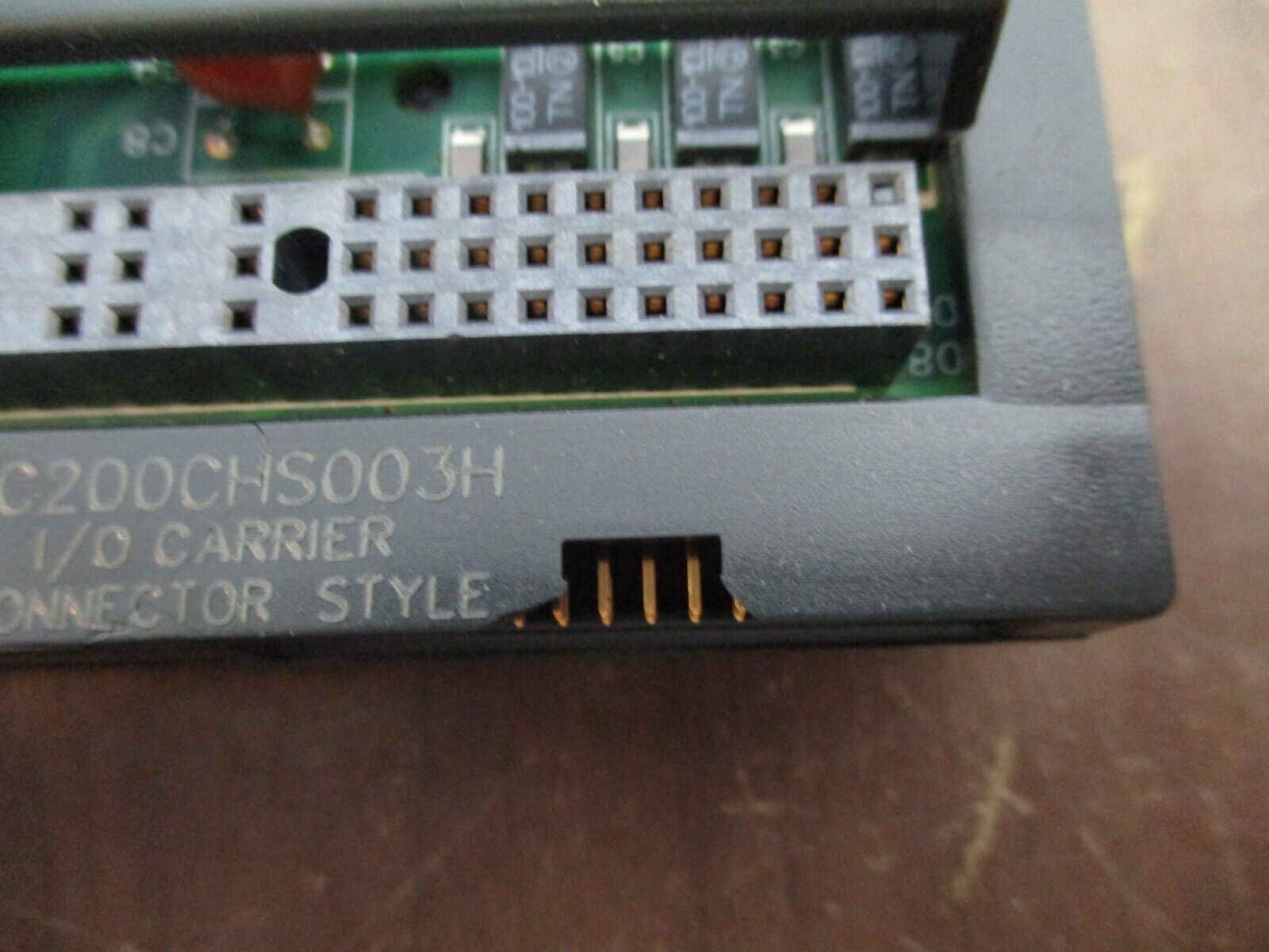 GE VersaMax I/O Carrier IC200CHS003H Connector Style *Broken Corner* *Chipped*