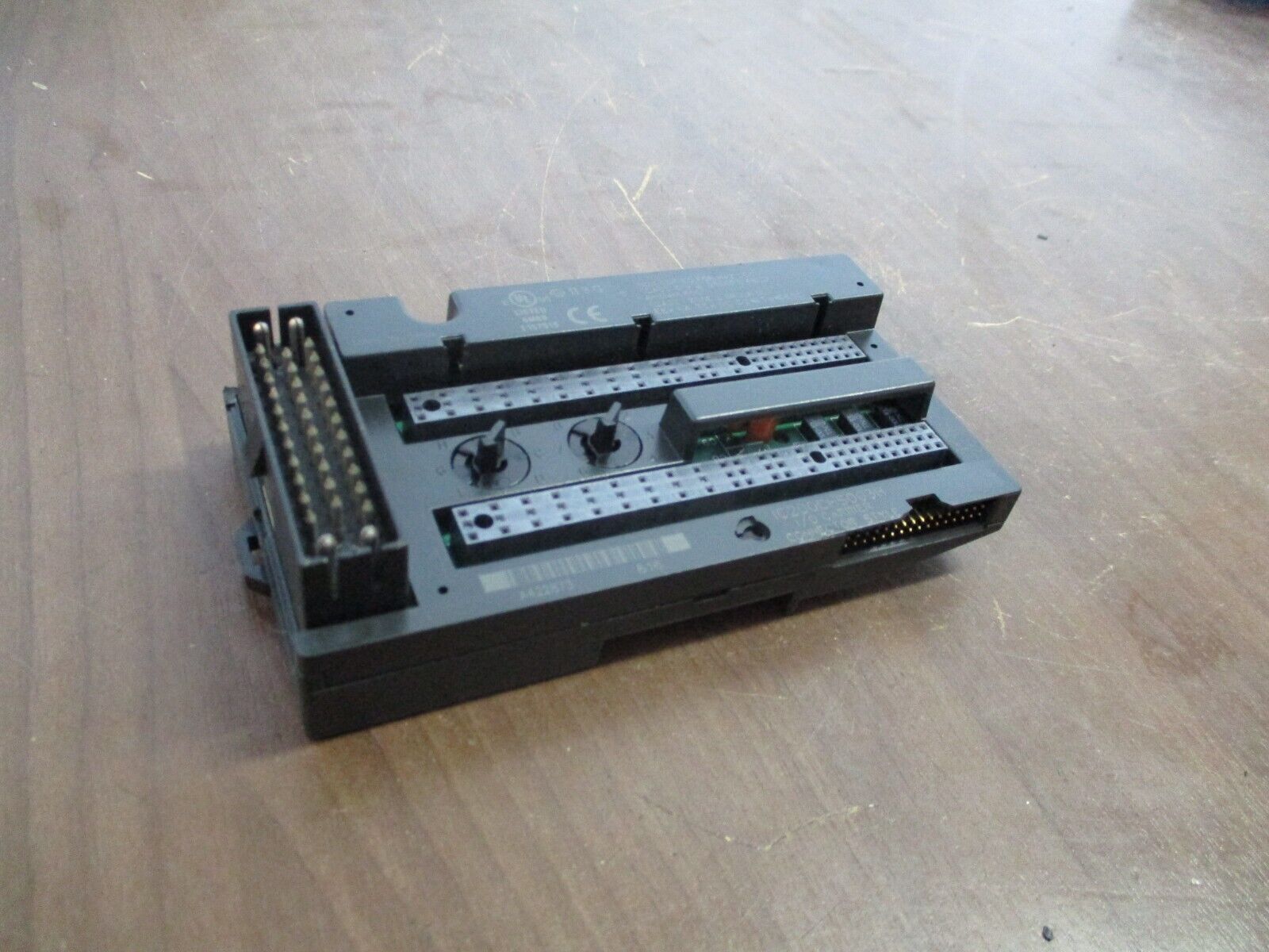 GE VersaMax I/O Carrier IC200CHS003H Connector Style *Broken Corner* *Chipped*