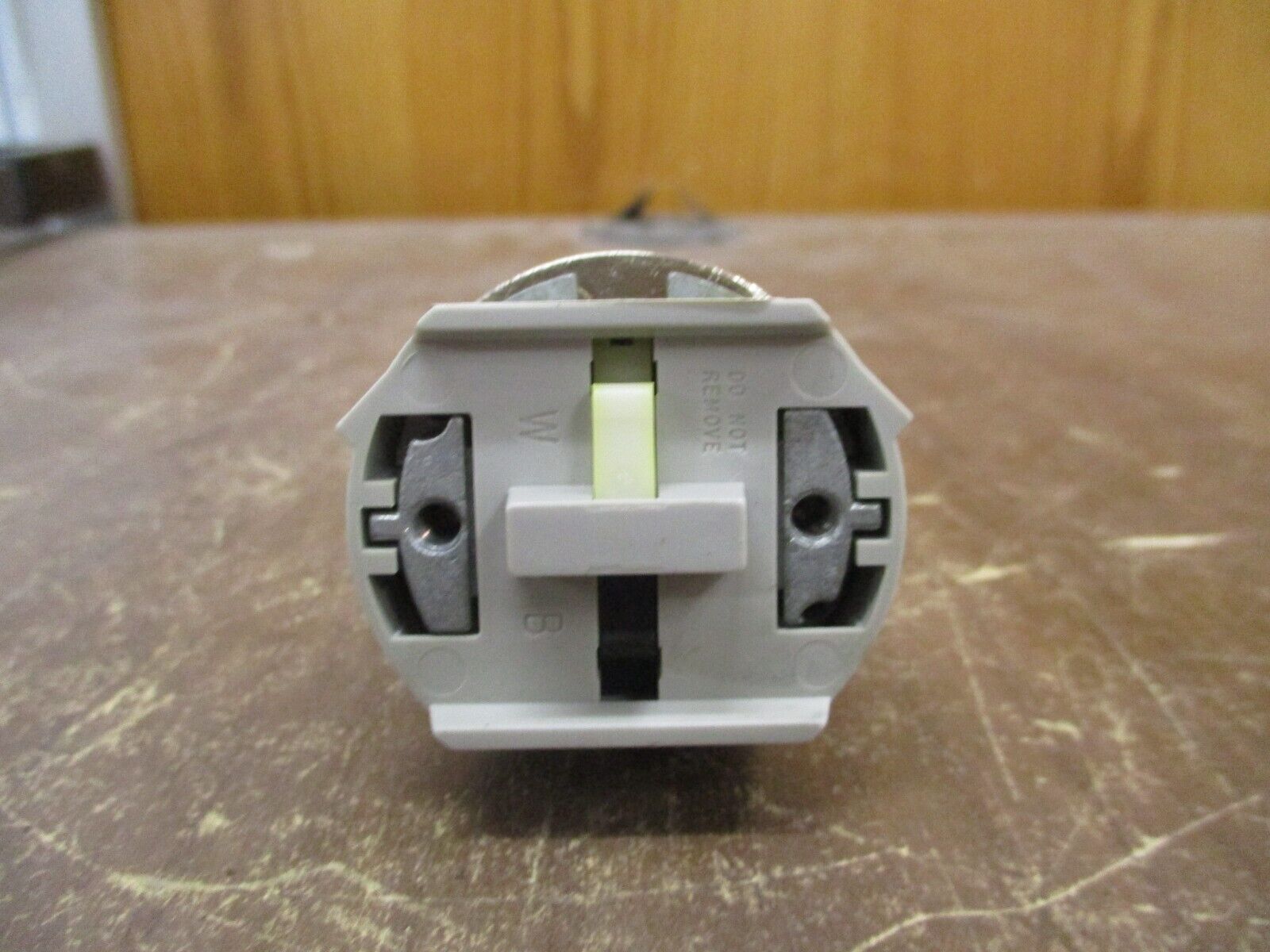 Allen-Bradley Cylinder Lock Switch 800T-N61KF4 Ser. T Nema 4, 13 *No Key* Used