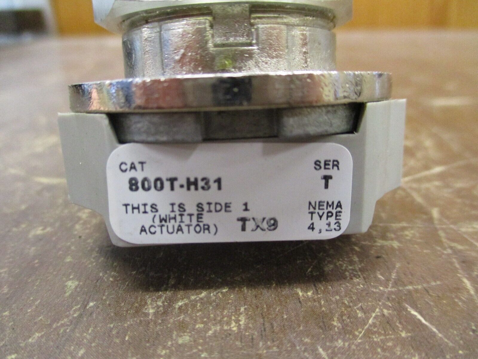 Allen-Bradley Cylinder Lock Switch 800T-N61KF4 Ser. T Nema 4, 13 *No Key* Used