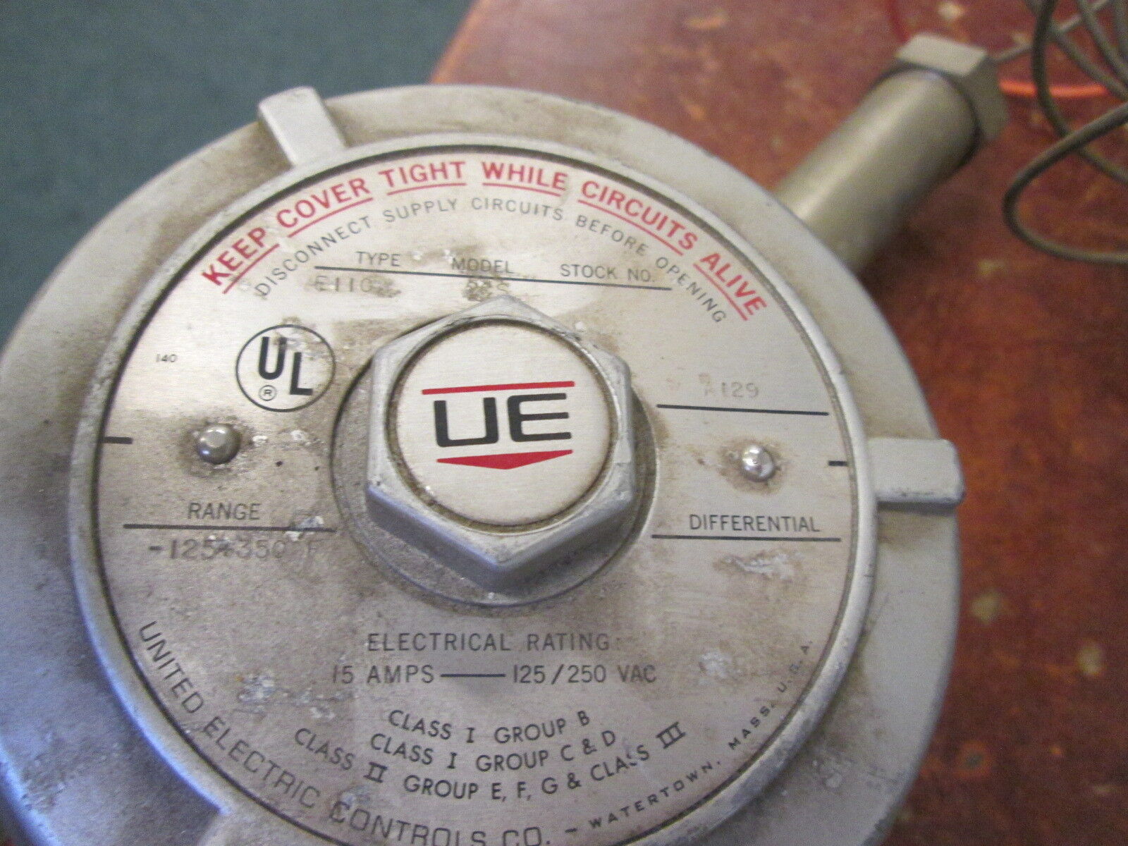 UE Temperature Control Thermostat E110 2CS 15A 125/250 VAC Range: -125-350F Used