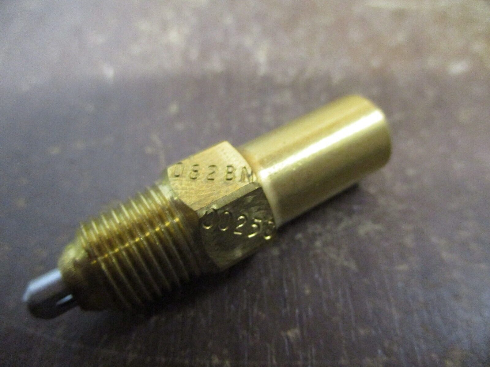 Ray Screw In Valve 082BN0025C New Surplus