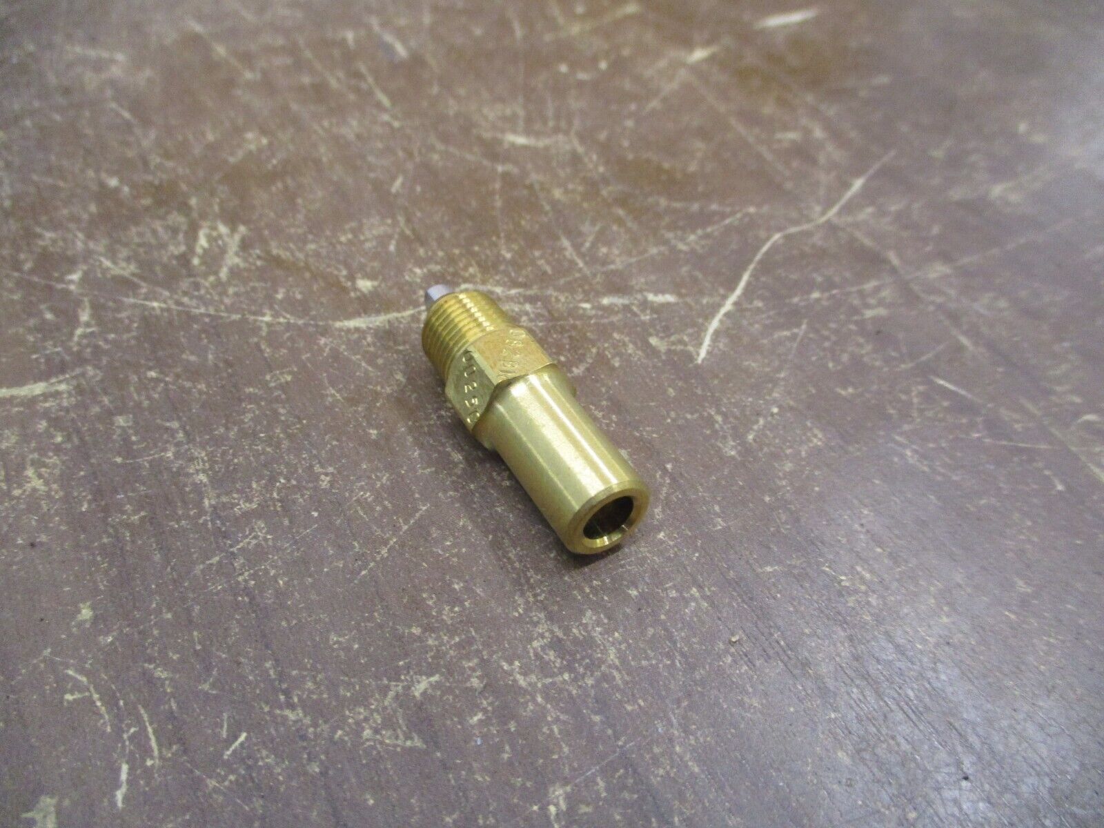 Ray Screw In Valve 082BN0025C New Surplus
