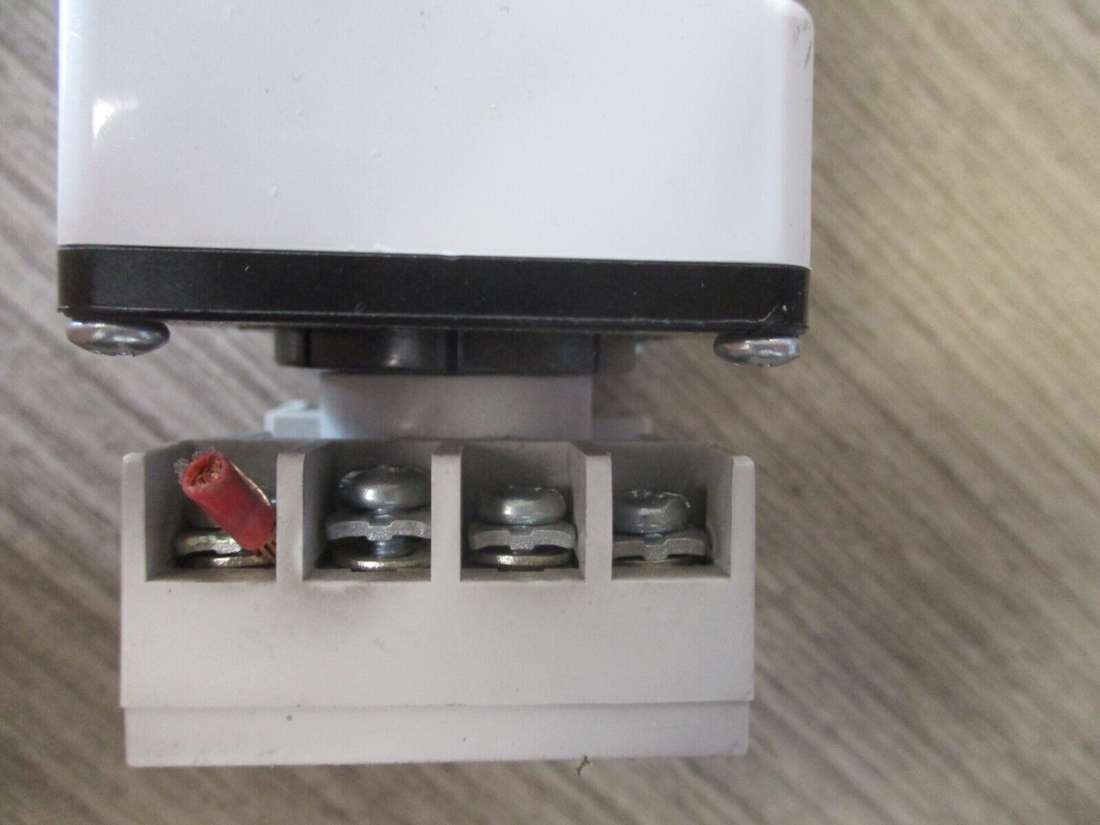 Eaton Phase Monitor Relay D65VMLP480-B2 208-480V W/Base Used