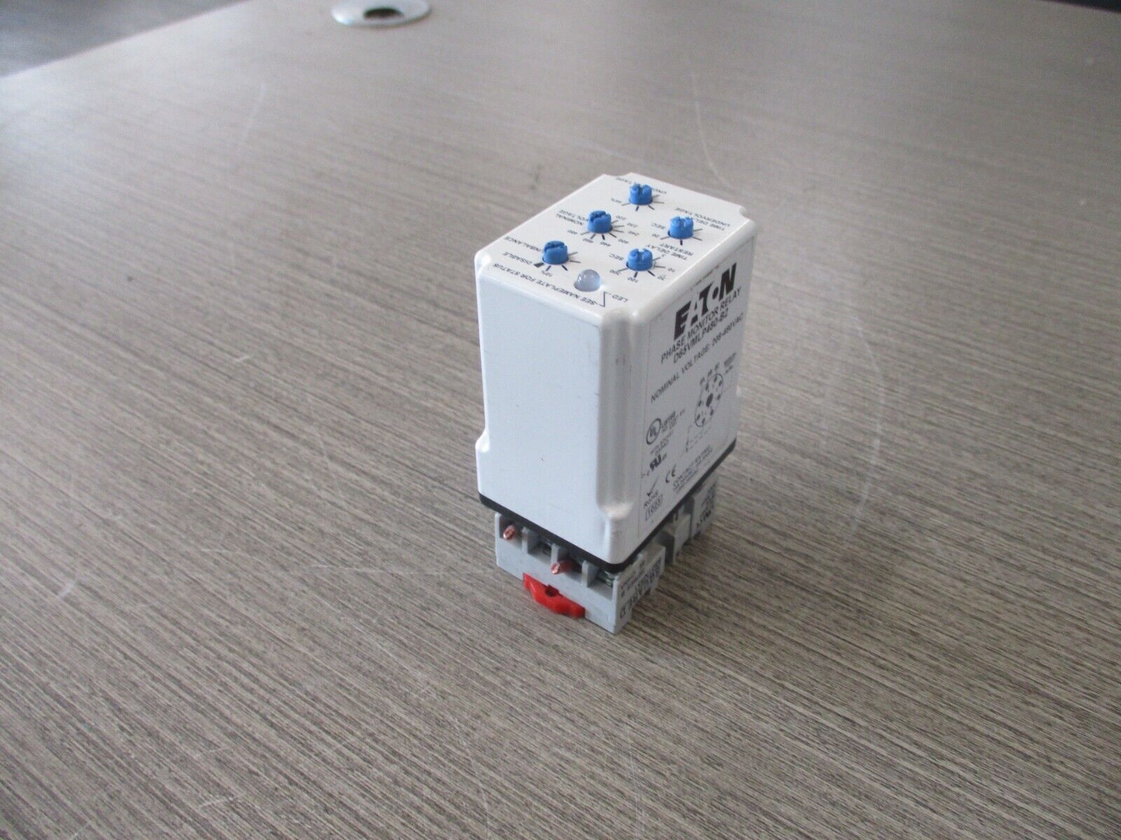 Eaton Phase Monitor Relay D65VMLP480-B2 208-480V W/Base Used