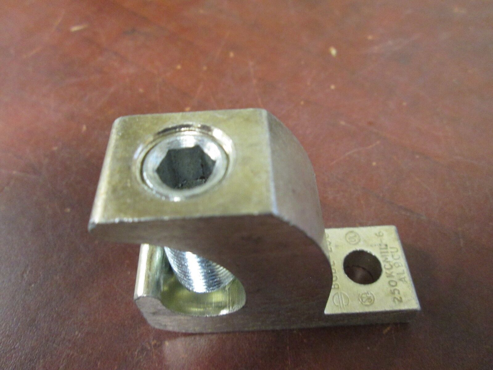 Burndy Lay in Lug BGBL-250 Size: 250 MCM *Lot of 4* New Surplus