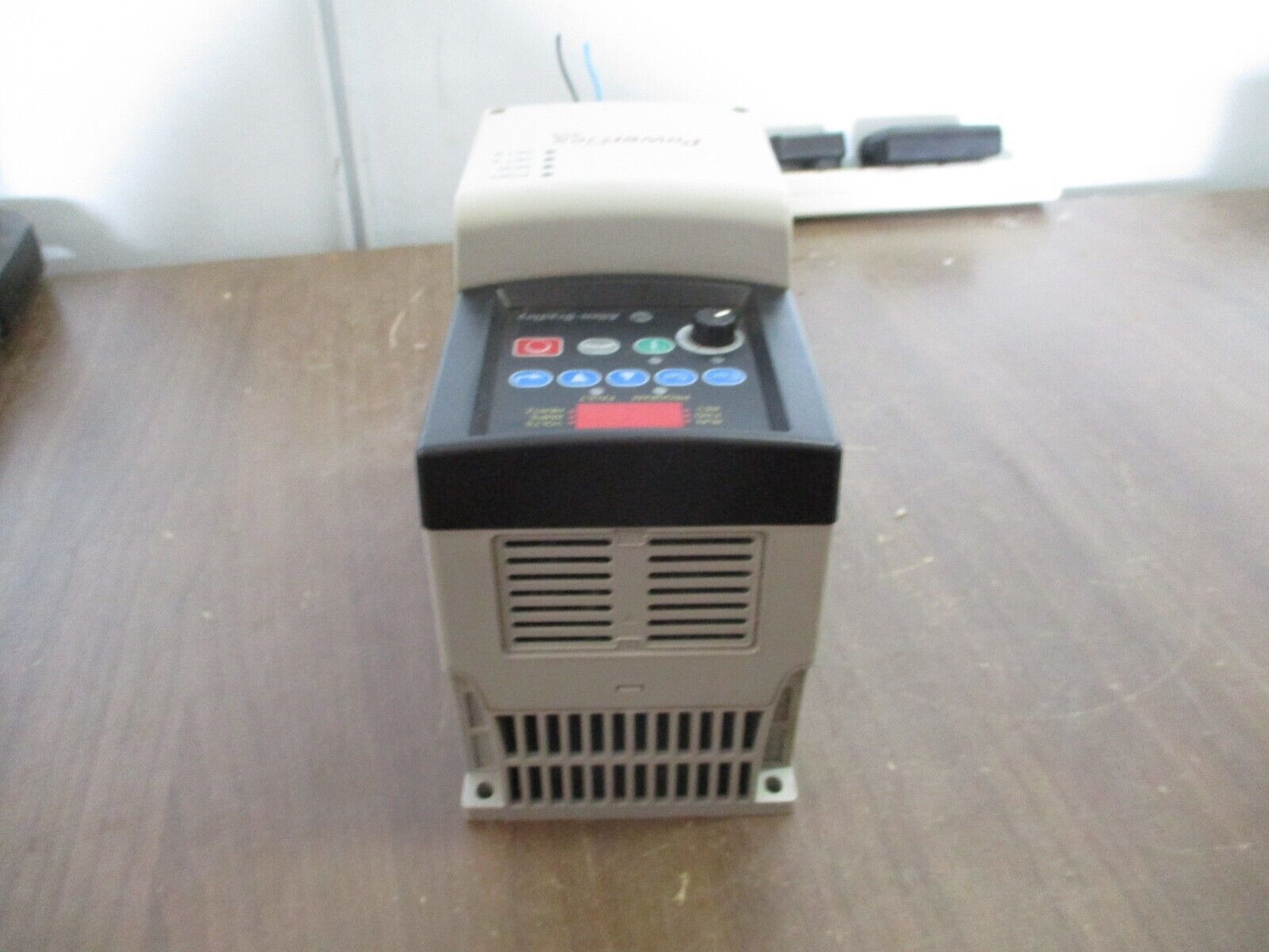 Allen-Bradley PowerFlex 40 AC Drive 22B-D2P3N104 1HP 3Ph Out: 0-460V 2.3A Used