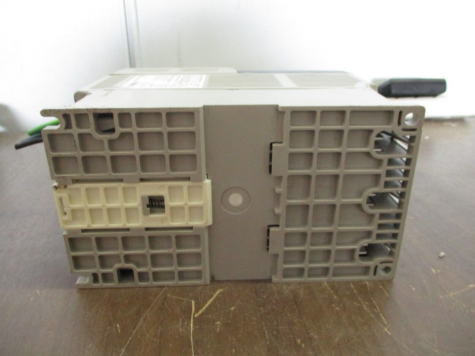 Allen-Bradley PowerFlex 40 AC Drive 22B-D2P3N104 1HP 3Ph Out: 0-460V 2.3A Used