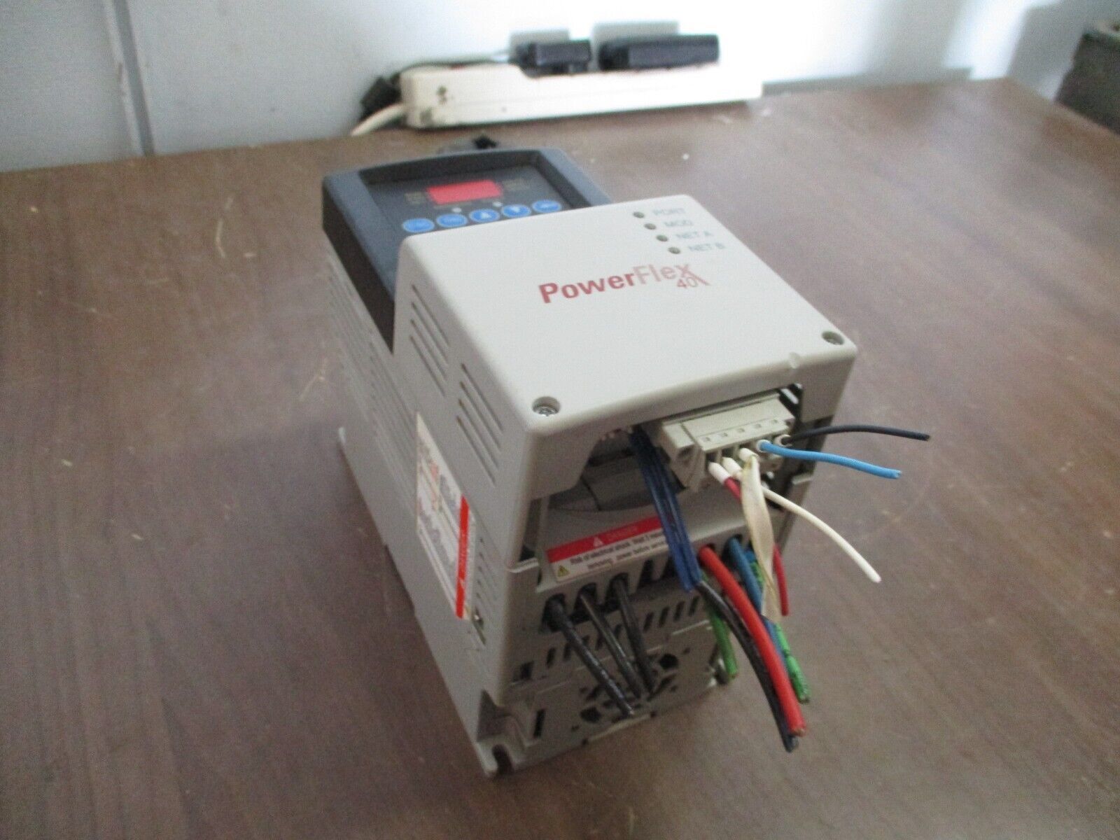 Allen-Bradley PowerFlex 40 AC Drive 22B-D2P3N104 1HP 3Ph Out: 0-460V 2.3A Used