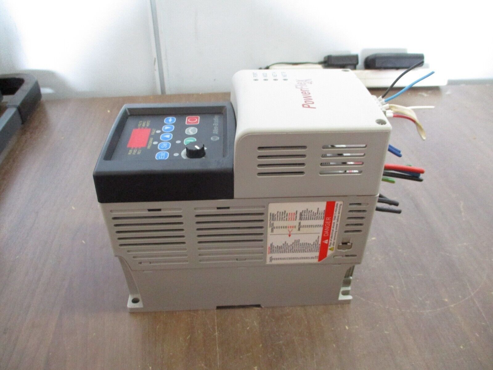 Allen-Bradley PowerFlex 40 AC Drive 22B-D2P3N104 1HP 3Ph Out: 0-460V 2.3A Used
