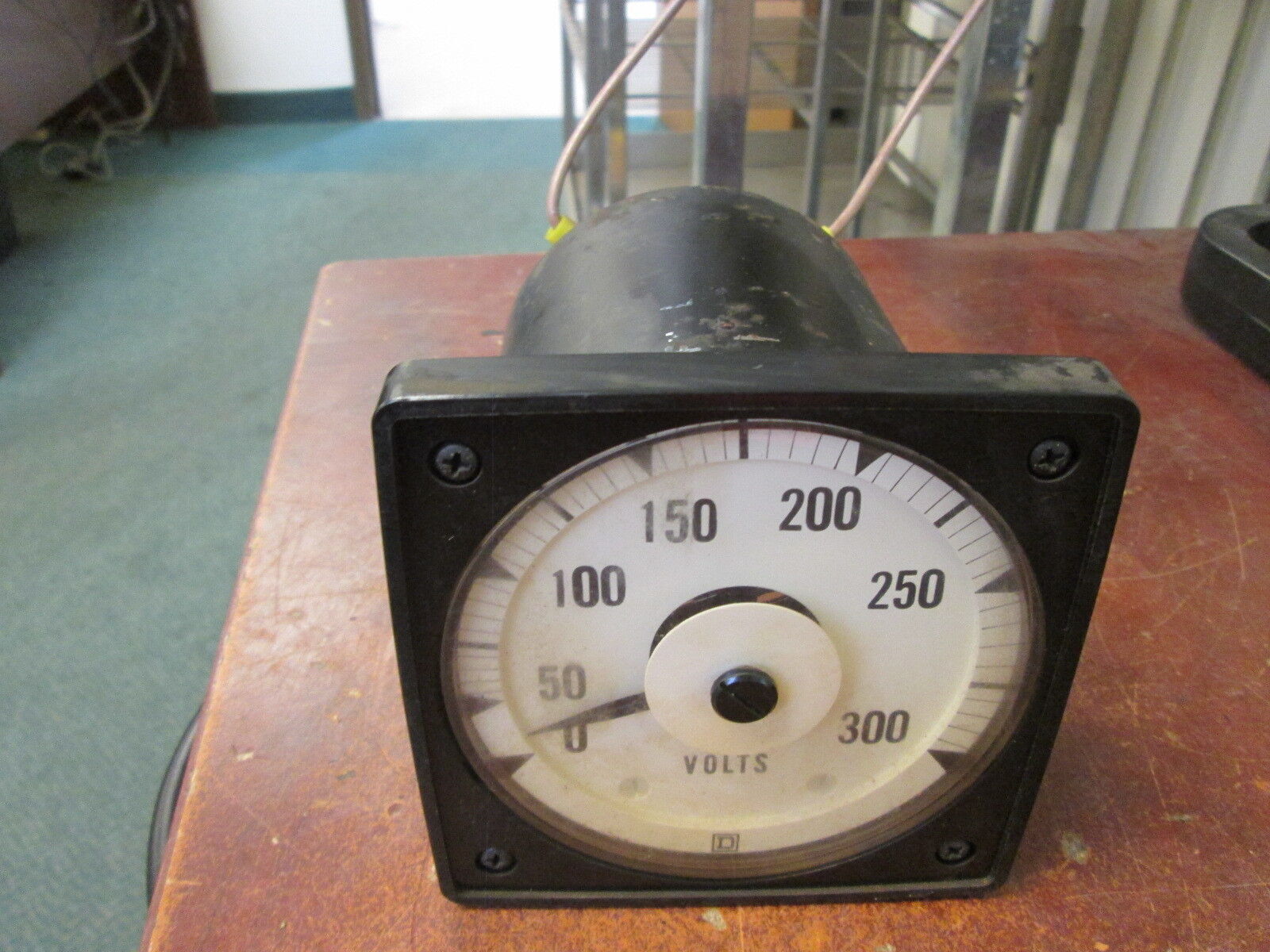 Square D AC Voltmeter EAIVD Range: 0-300V 60Hz Used