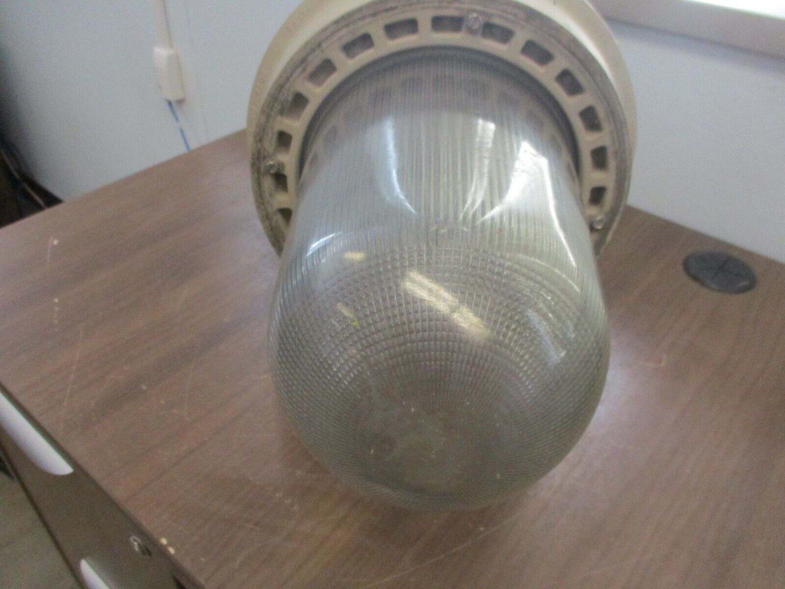 Hubbell Killark Hostile Lite Light Fixture EZH170 175W 120-277V 60Hz Used