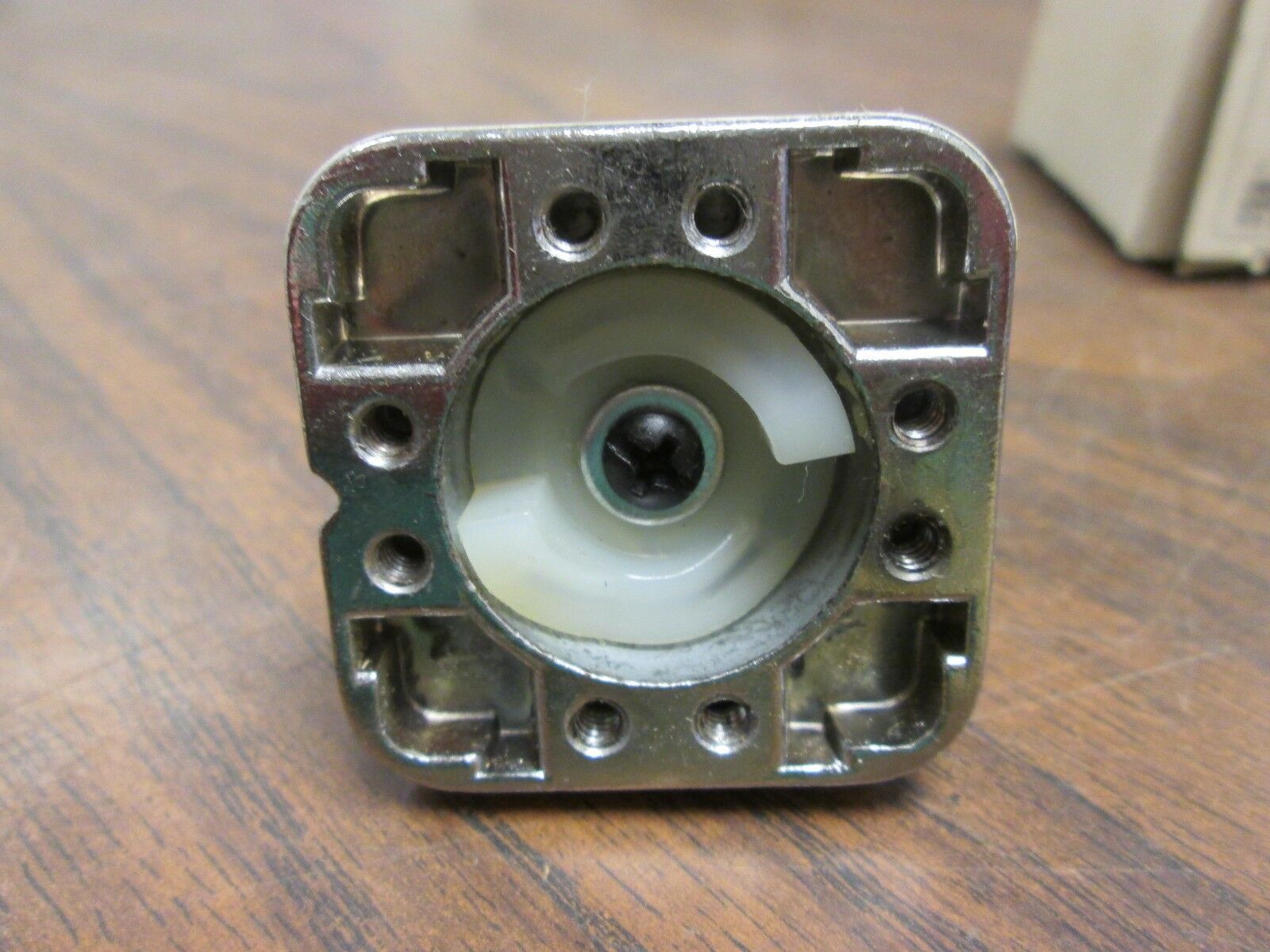 Siemens Oil Tight Selector Operator 52SB2CDB 3-Position nema 4,12 New Surplus
