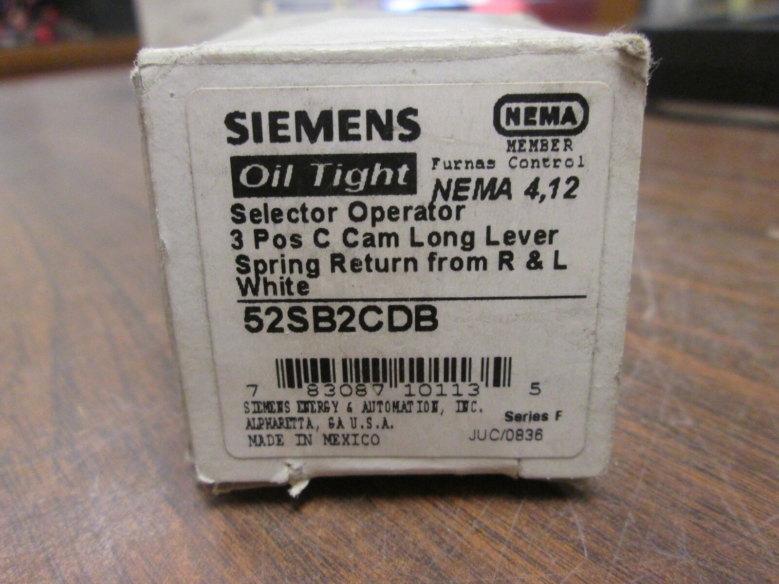 Siemens Oil Tight Selector Operator 52SB2CDB 3-Position nema 4,12 New Surplus