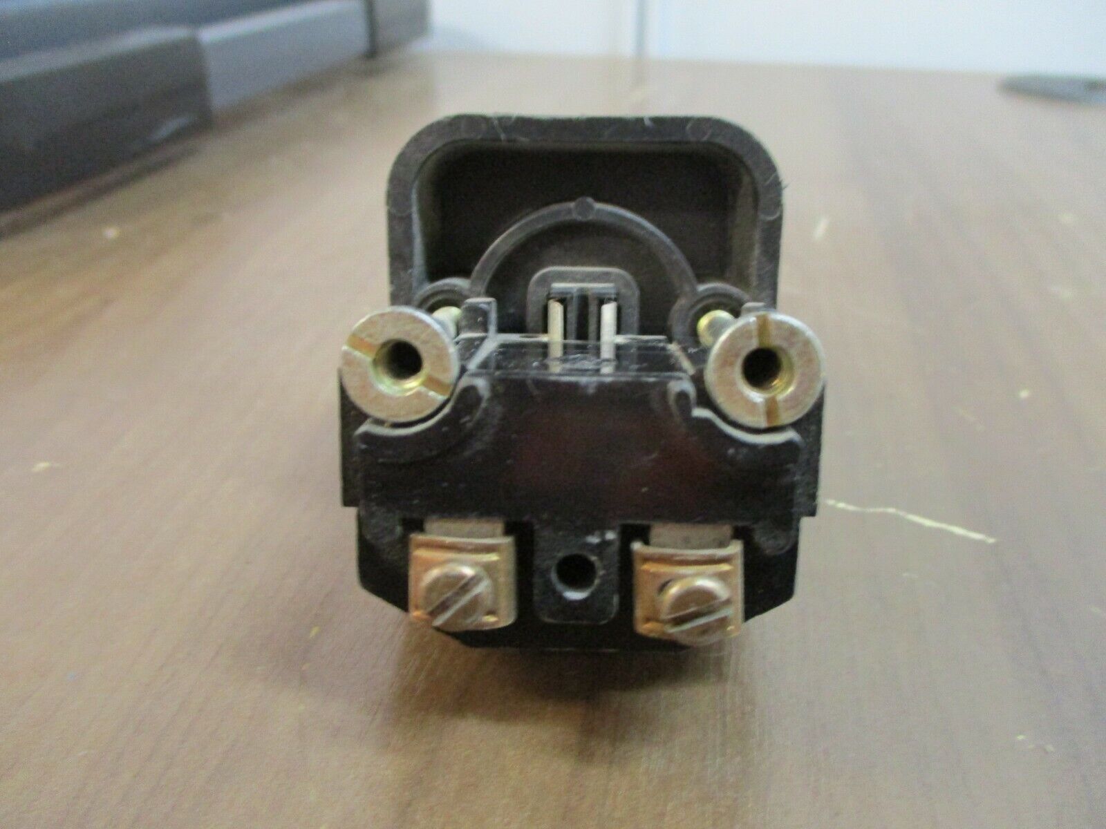 Allen-Bradley Pilot Light 800H-PR16 Ser. C Red 120V 50/60Hz Used