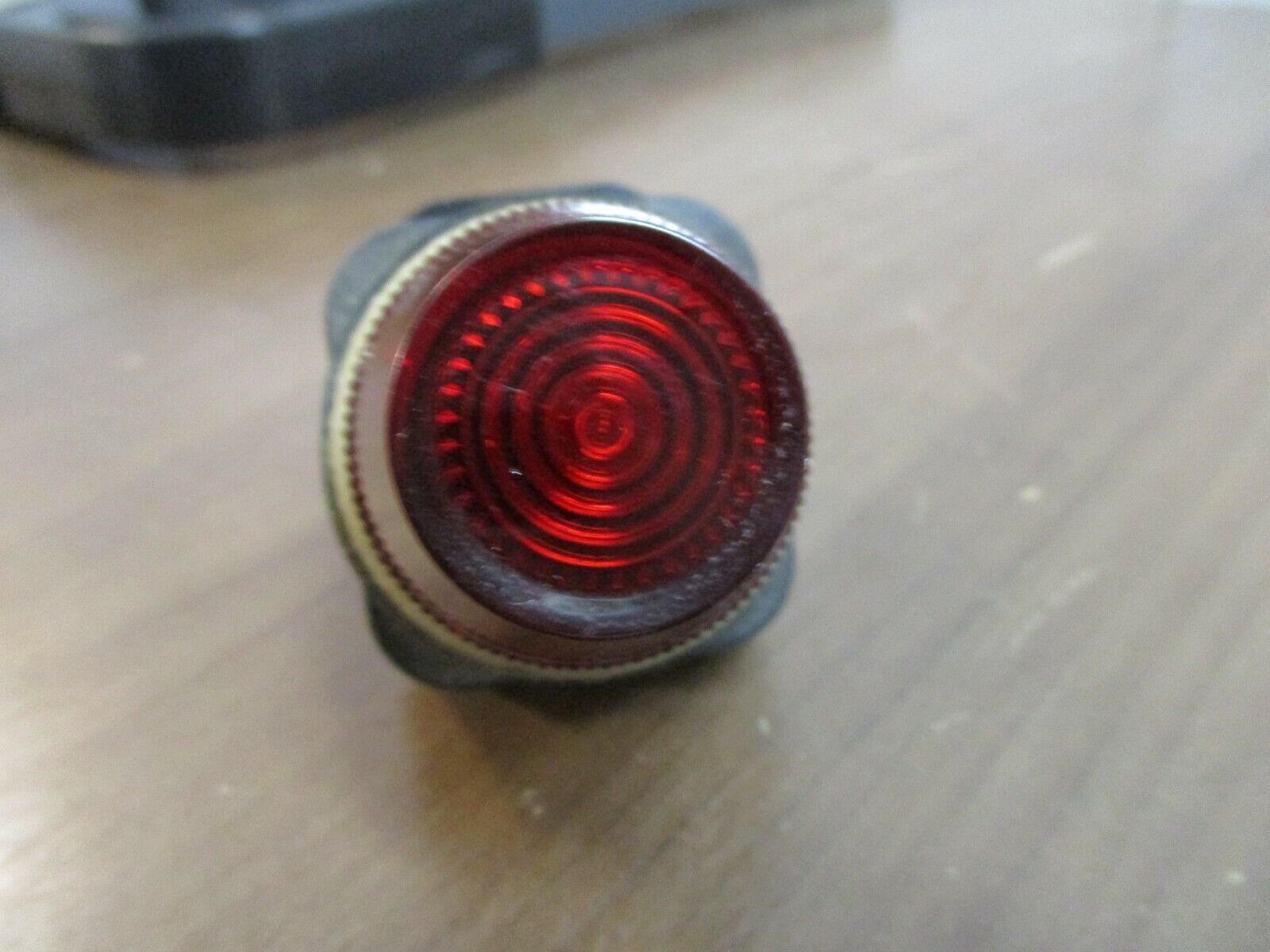 Allen-Bradley Pilot Light 800H-PR16 Ser. C Red 120V 50/60Hz Used