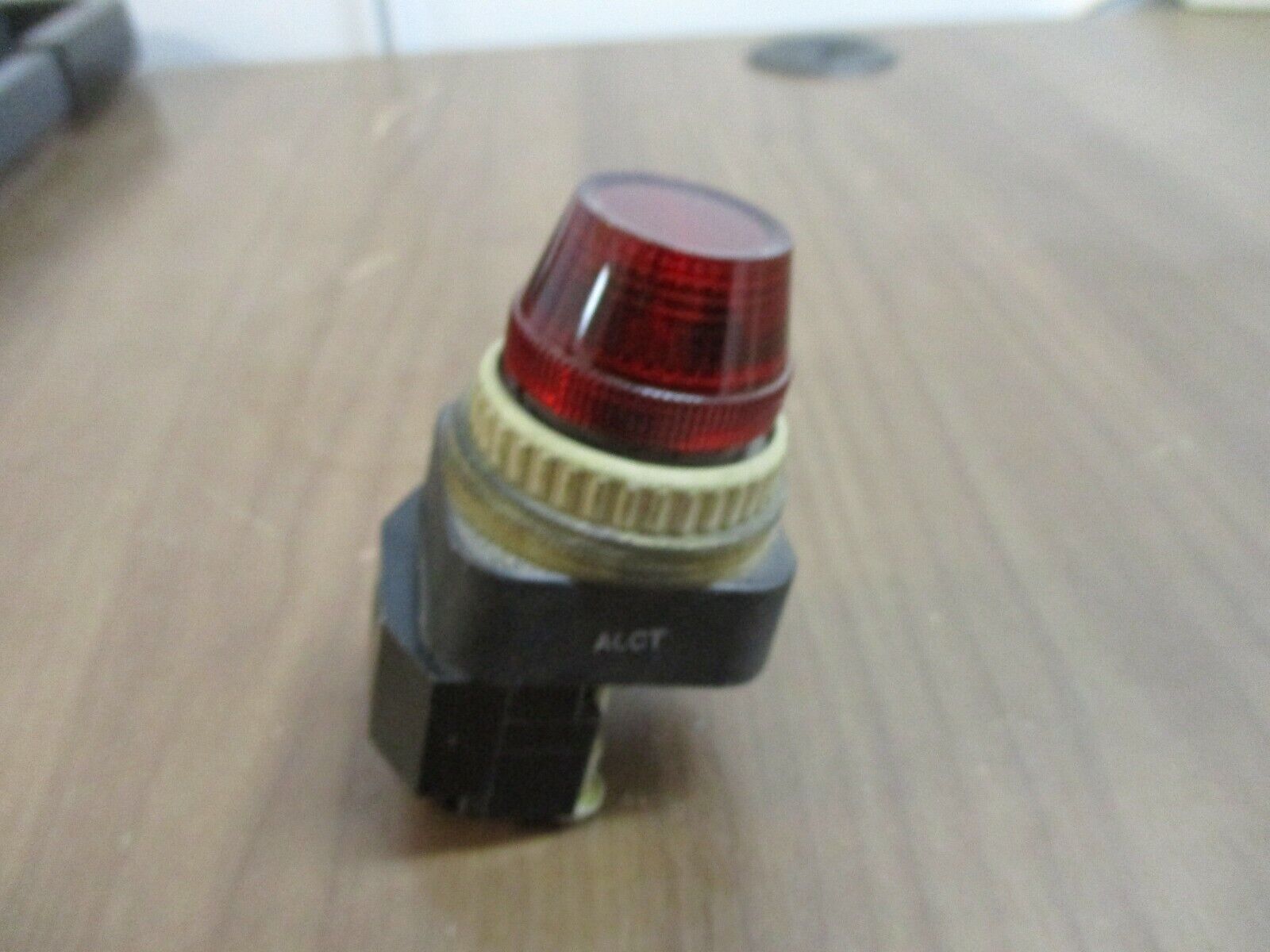 Allen-Bradley Pilot Light 800H-PR16 Ser. C Red 120V 50/60Hz Used
