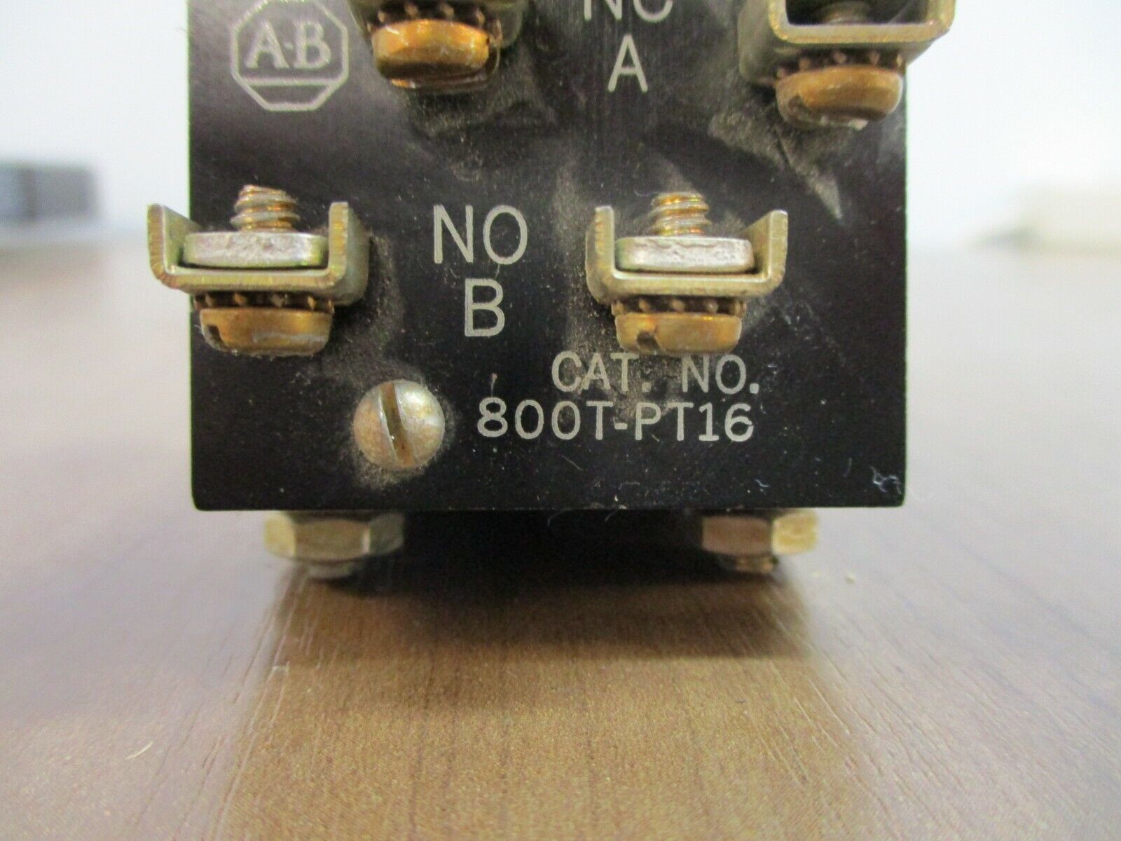 Allen-Bradley Illuminated Push Button 800T-PT16 Green Used