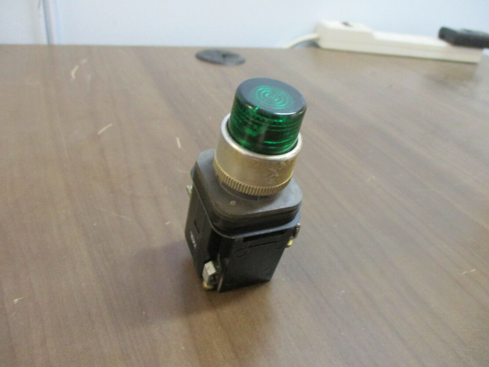 Allen-Bradley Illuminated Push Button 800T-PT16 Green Used
