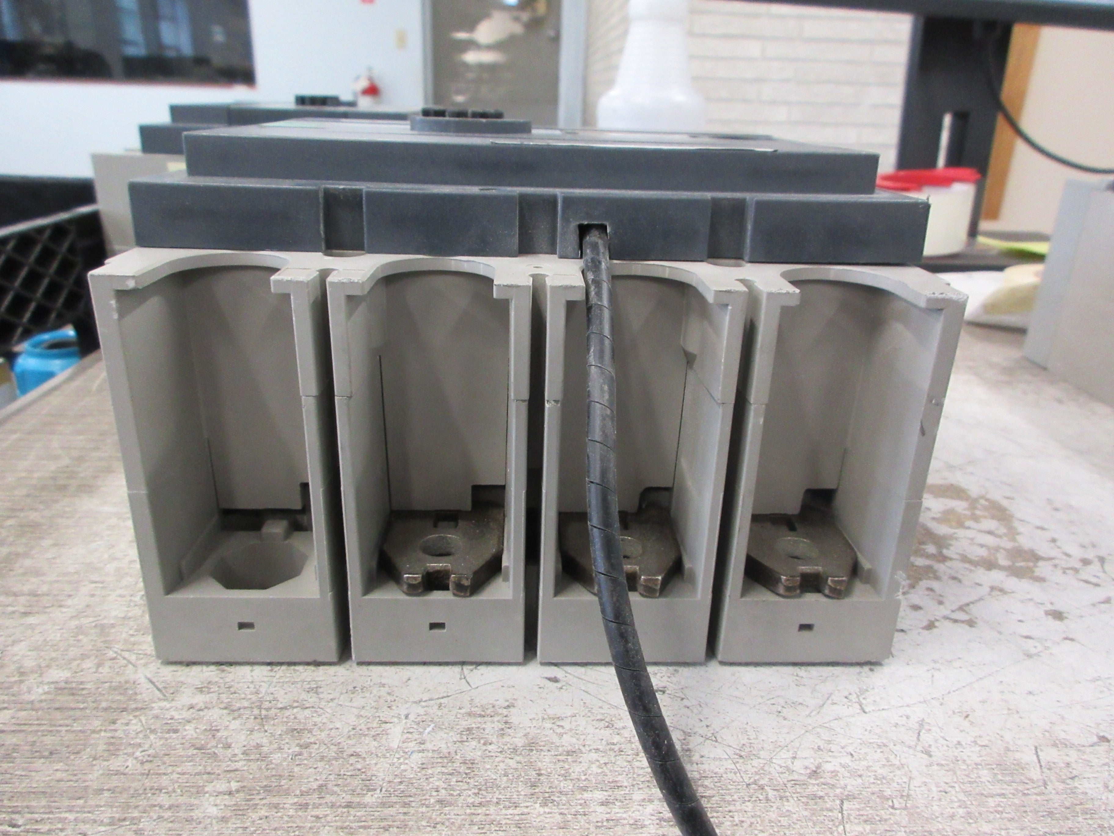 Merlin Gerin Interpact Disconnect Switch INS 400 400A 750V 50/60Hz *No Handle*
