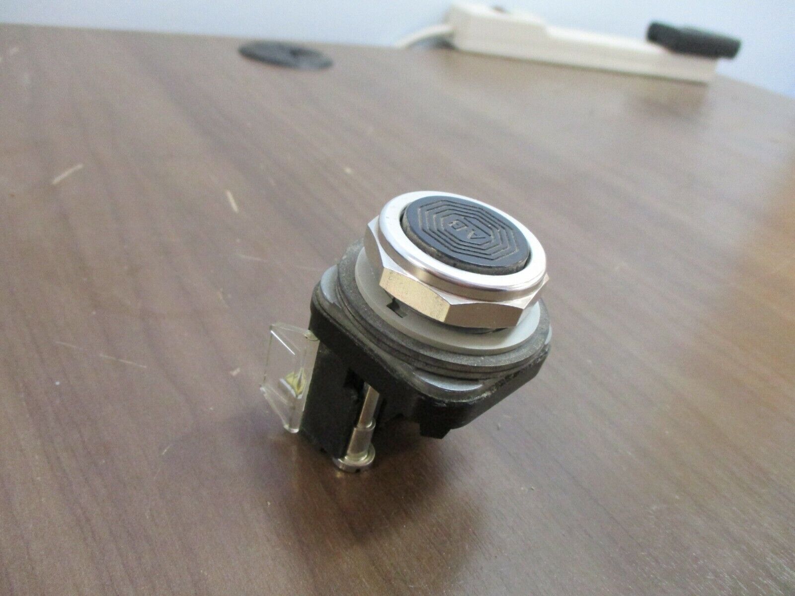 Allen-Bradley Flush Mount Push Button 800T-A... Ser. T Type 4,13 Used