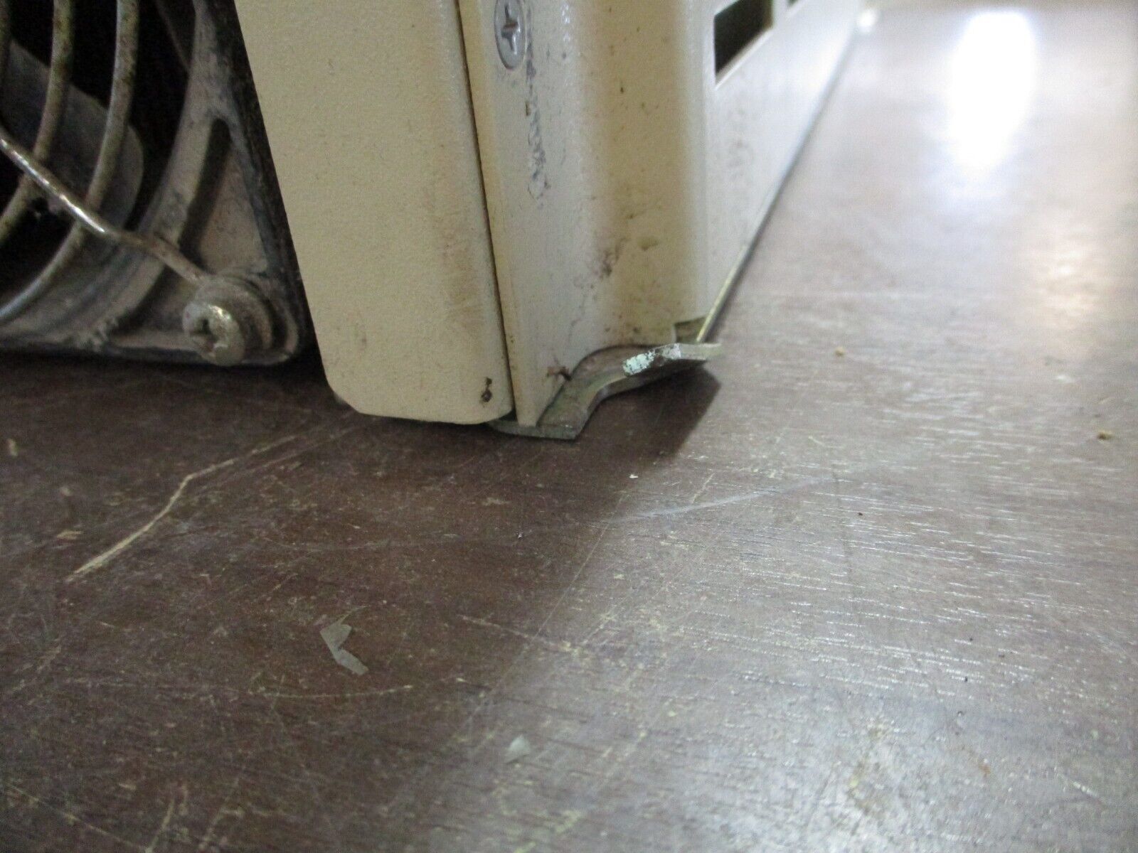 Toshiba Q7 AC Drive VT130Q7U4330B 30HP 3Ph *Bent Mounting Foot* Used
