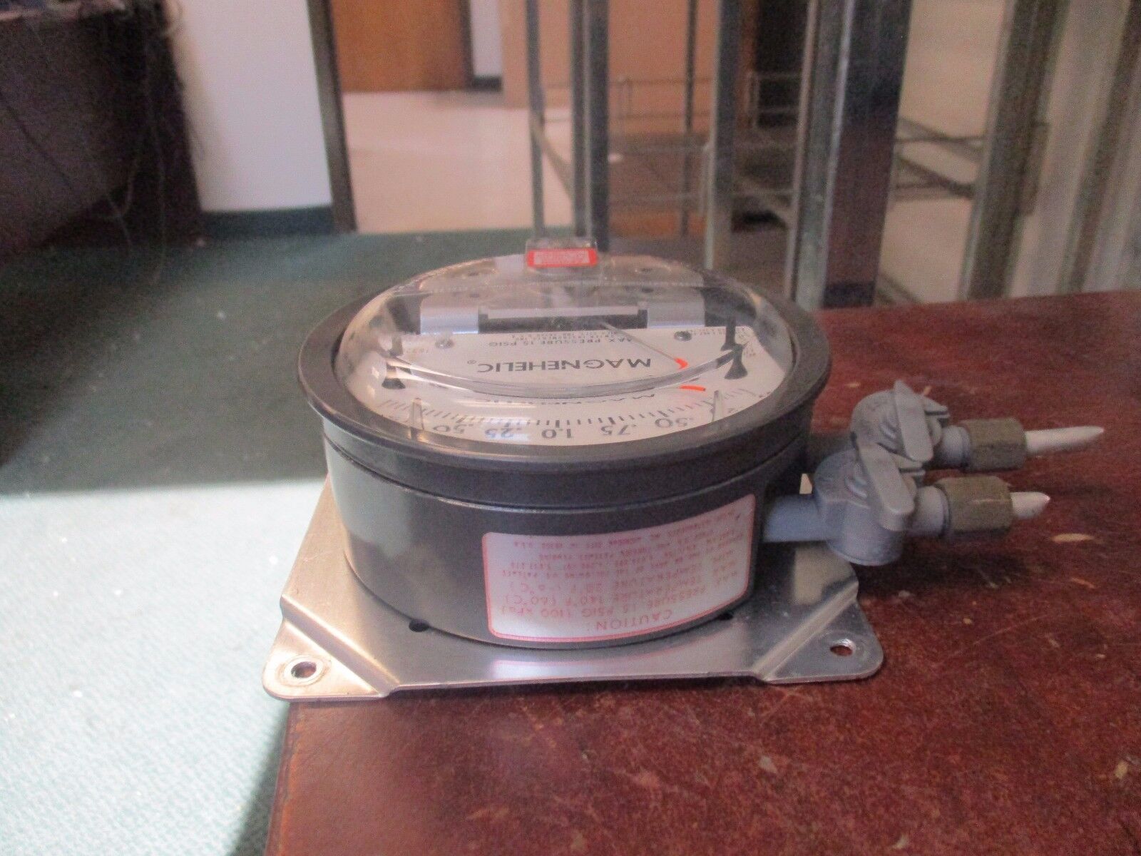 Magnehelic Water Guage 163283-00 15 PSIG Max Range: 0-2" Used