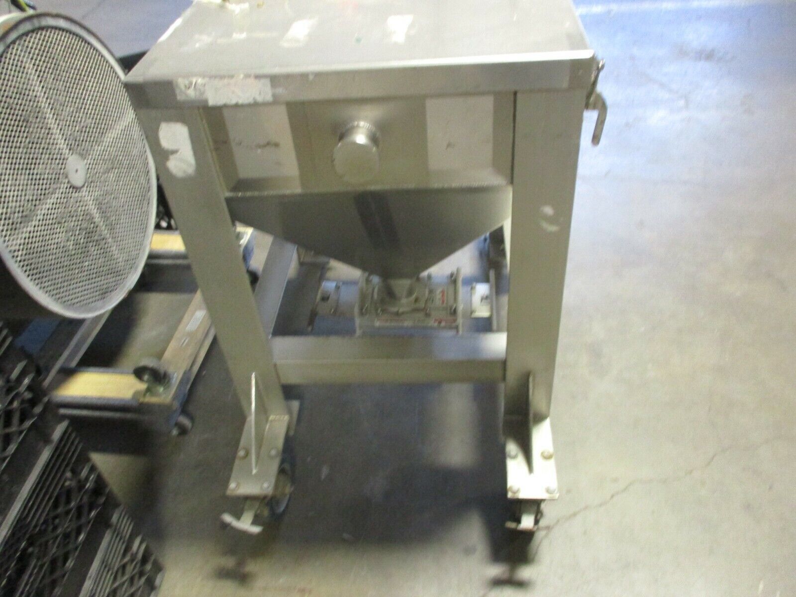 Aveka Stainless Steel Hopper 41-2009-3788-0 Size: 30" x 27" w/Slide Gate Orifice