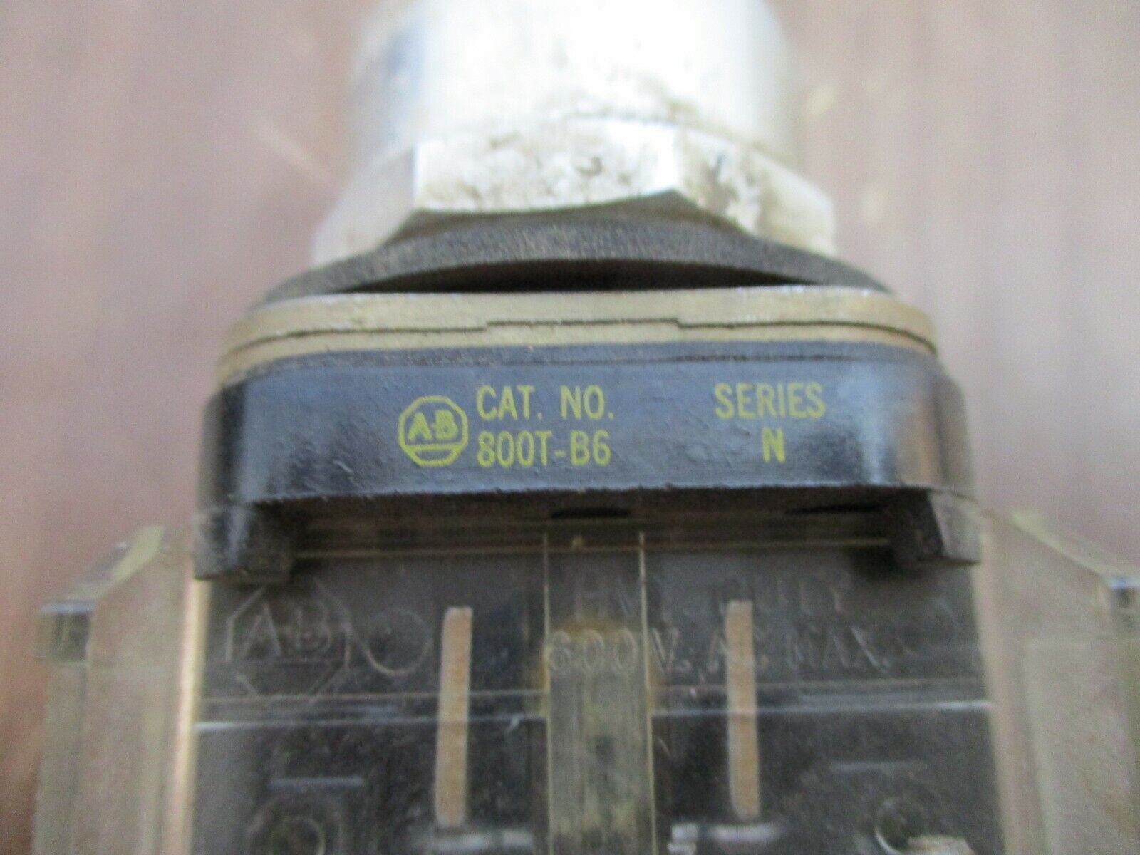 Allen-Bradley Flush Mount Push Button 800T-B6 Ser. N Red Used