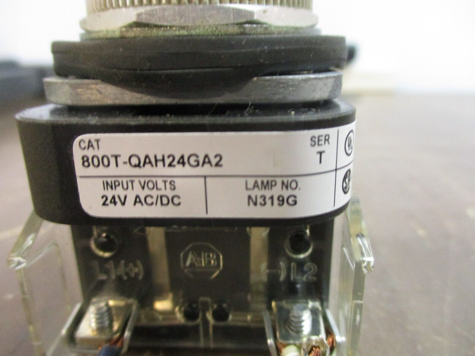Allen-Bradley Illuminated Push Button 800T-QAH24GA2 Ser. T Type 4, 13 Green Used