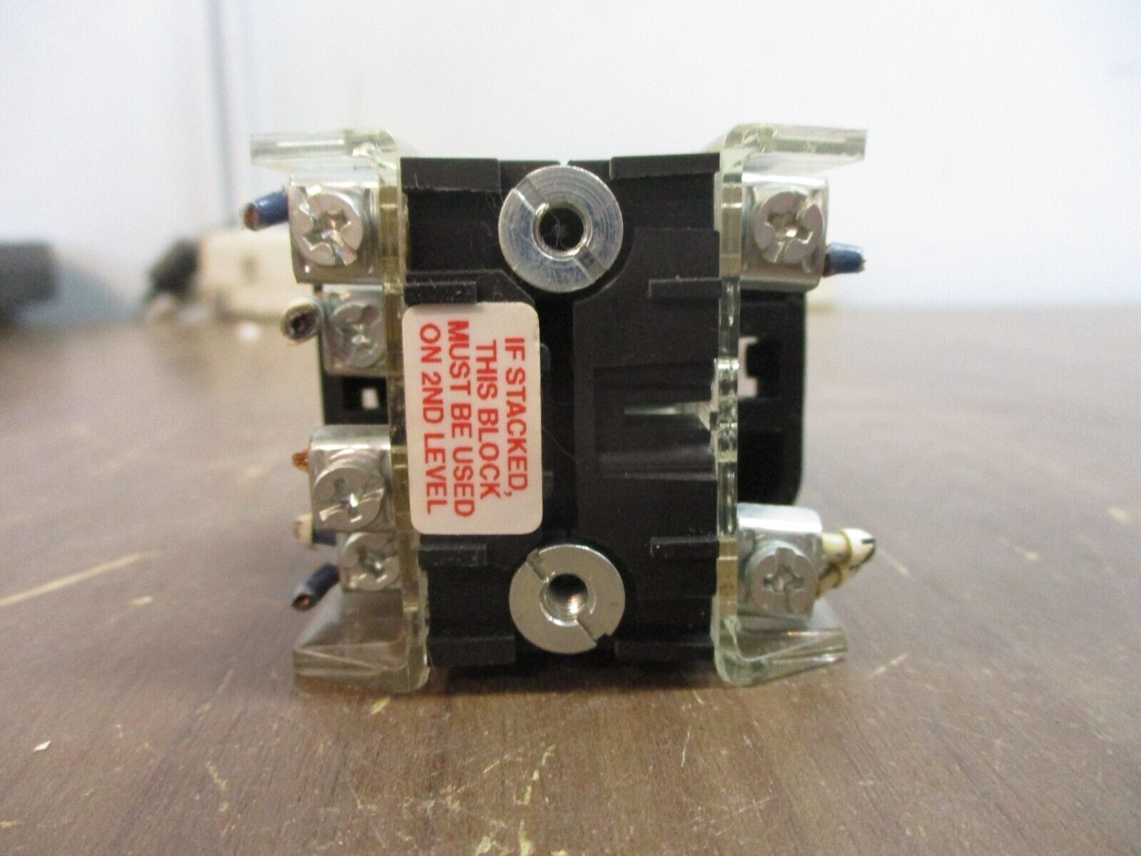 Allen-Bradley Illuminated Push Button 800T-QAH24GA2 Ser. T Type 4, 13 Green Used