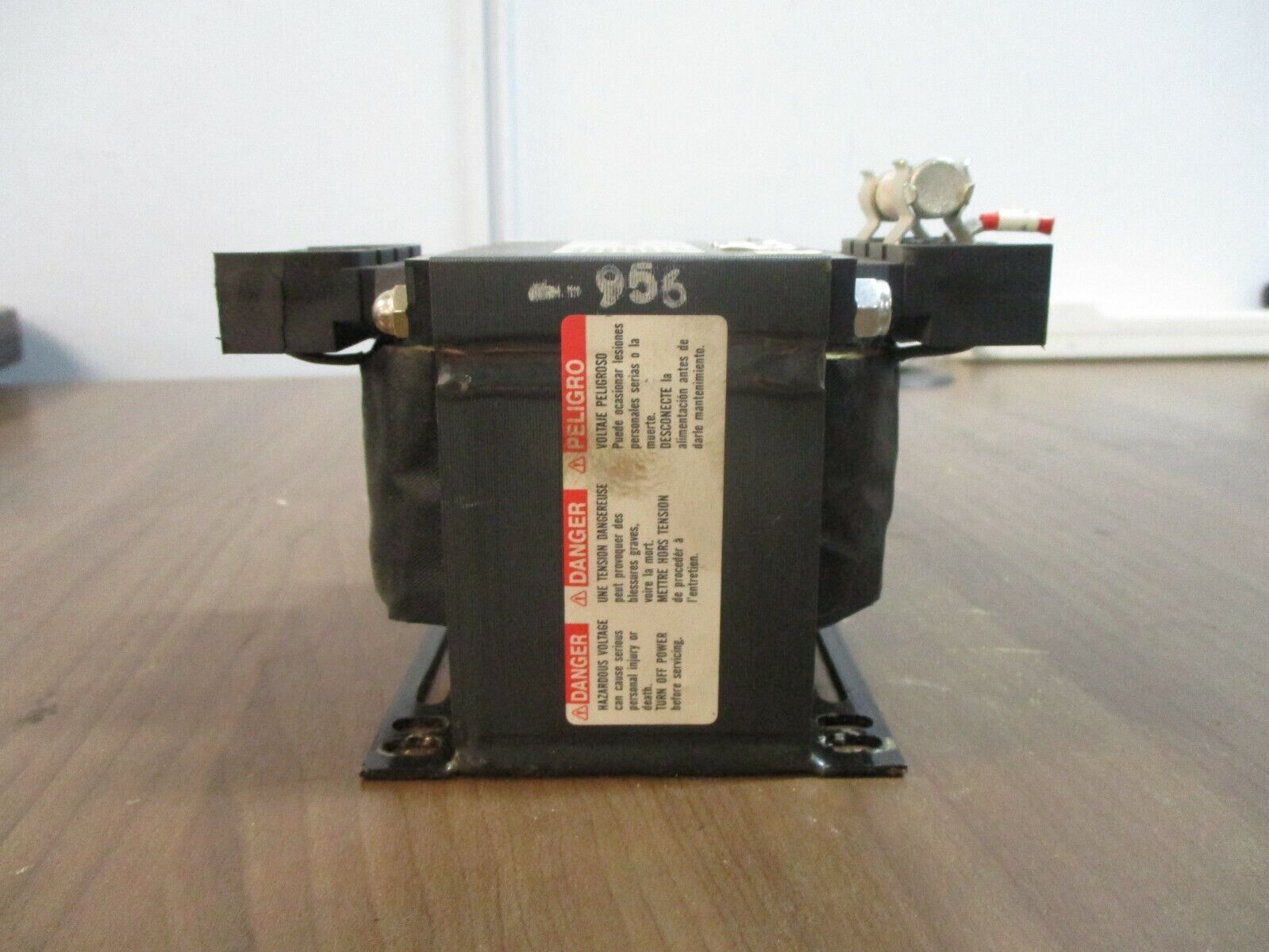 Square D Transformer 9070 T250D3 SF41 0.250kVA Pri: 208V Sec: 120V 50/60Hz Used