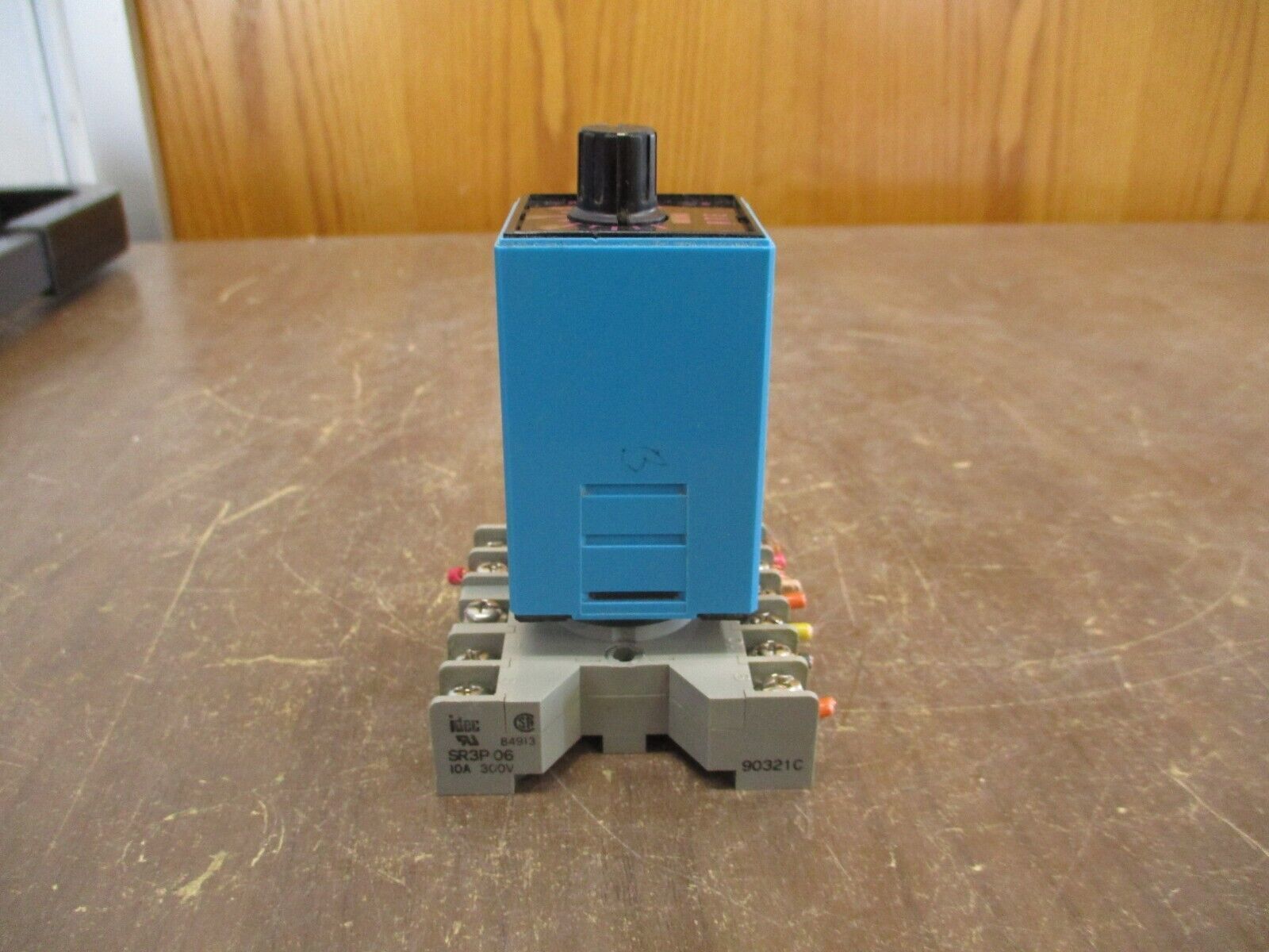 Idec Electronic Timer RTE-P22 120VAC w/ Base Used