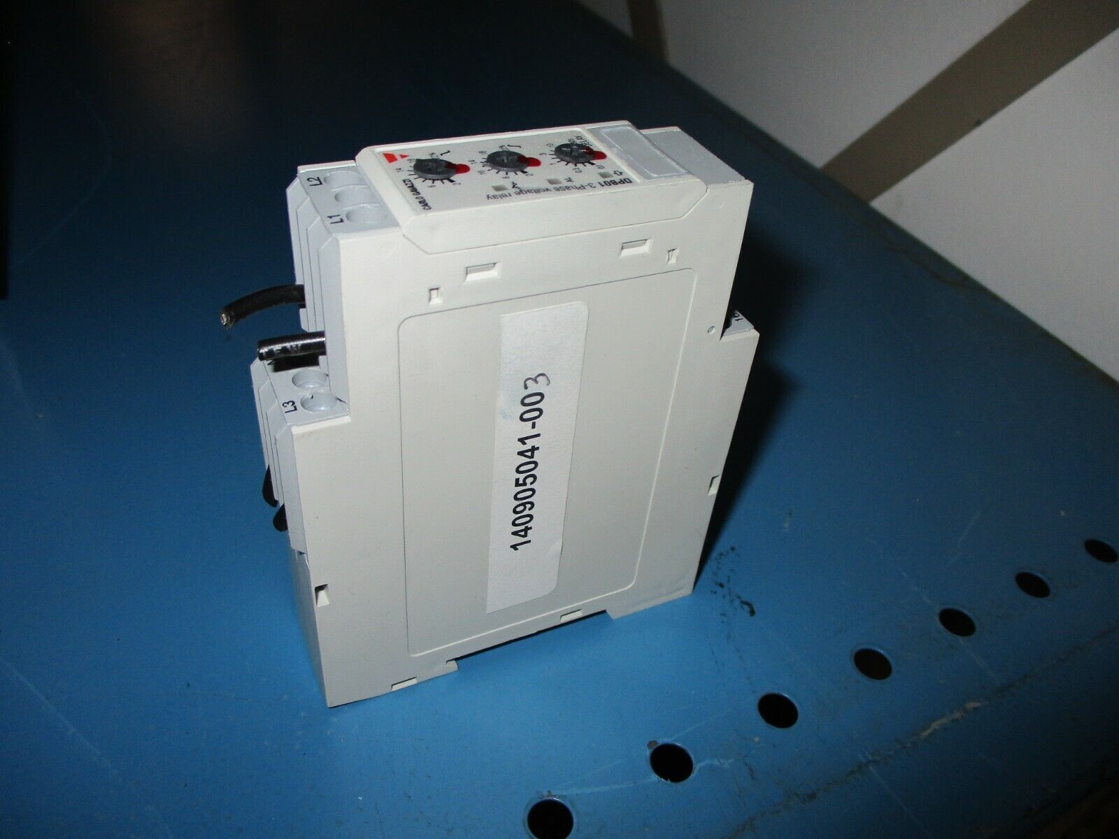 Carlo Gavazzi Voltage Relay DPB01 3Ph 380-480VAC Used