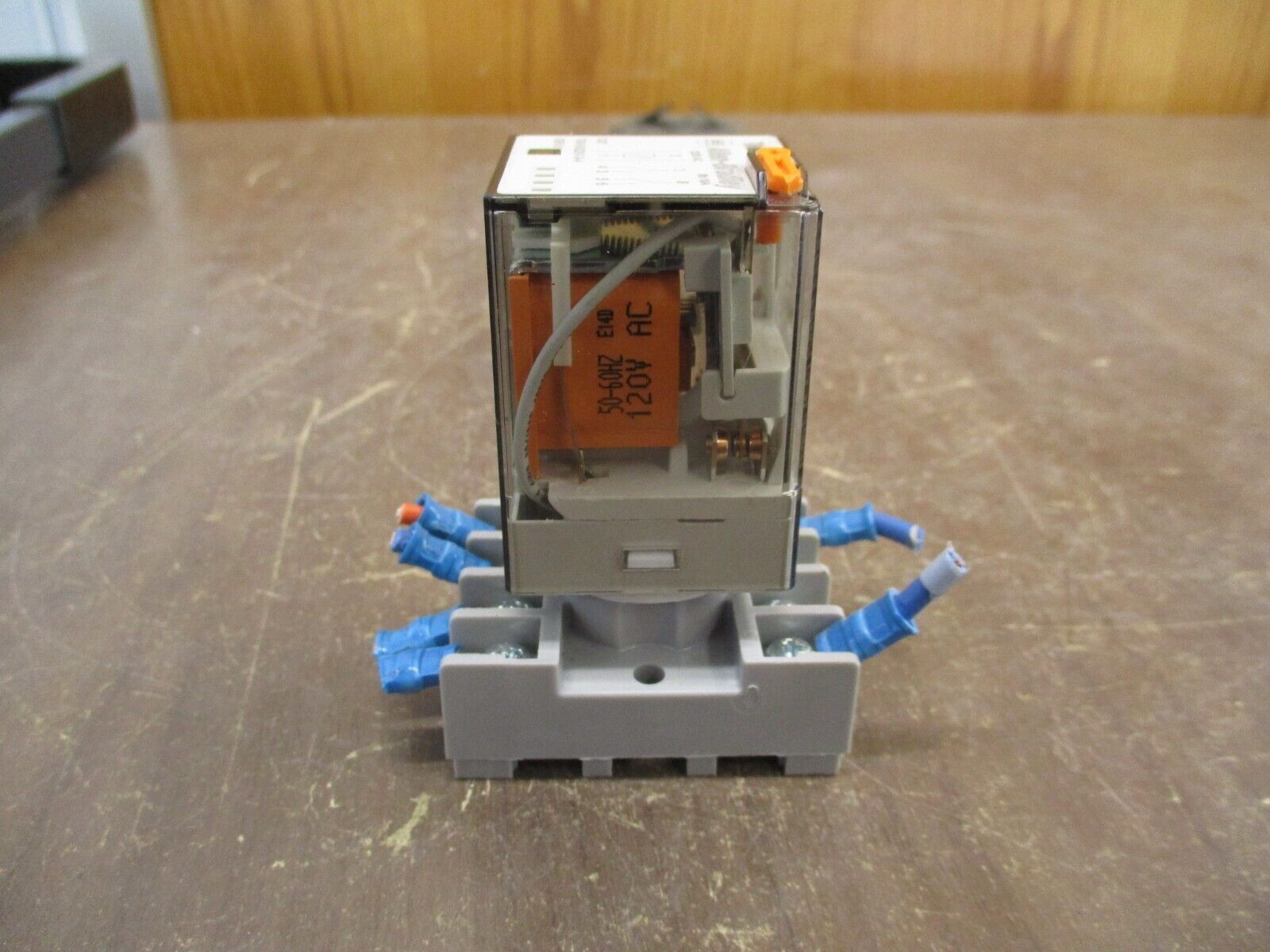 Allen-Bradley Relay 700-HA32A1-3-4 Ser. D 120V Coil w/ Base Used