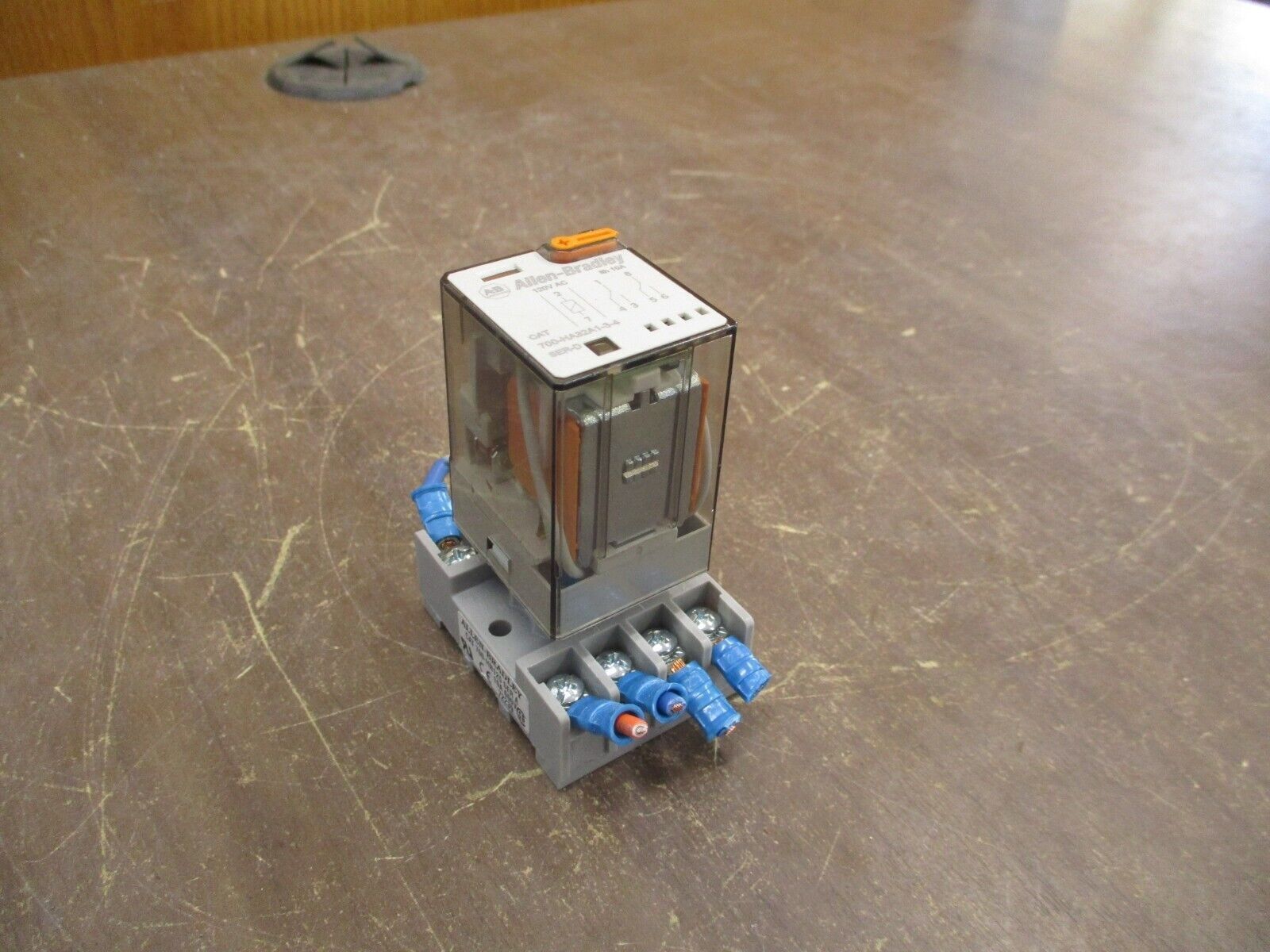 Allen-Bradley Relay 700-HA32A1-3-4 Ser. D 120V Coil w/ Base Used