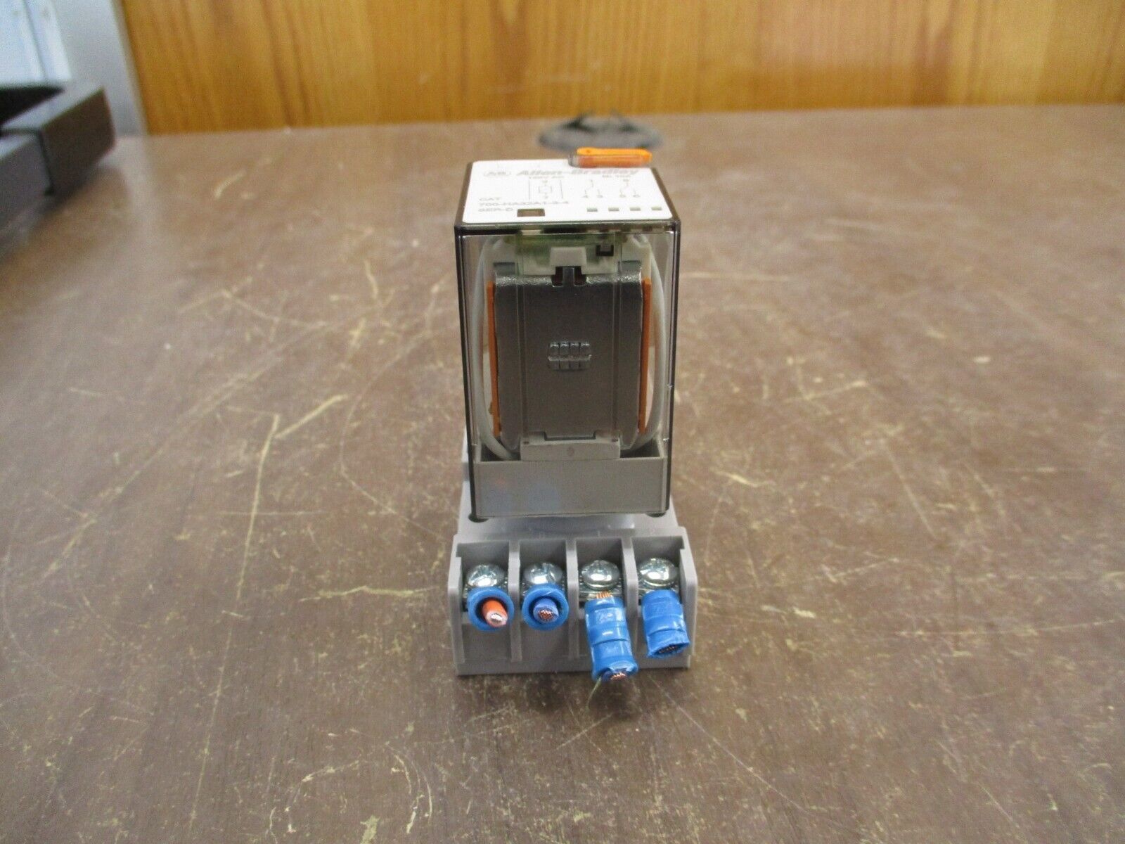 Allen-Bradley Relay 700-HA32A1-3-4 Ser. D 120V Coil w/ Base Used