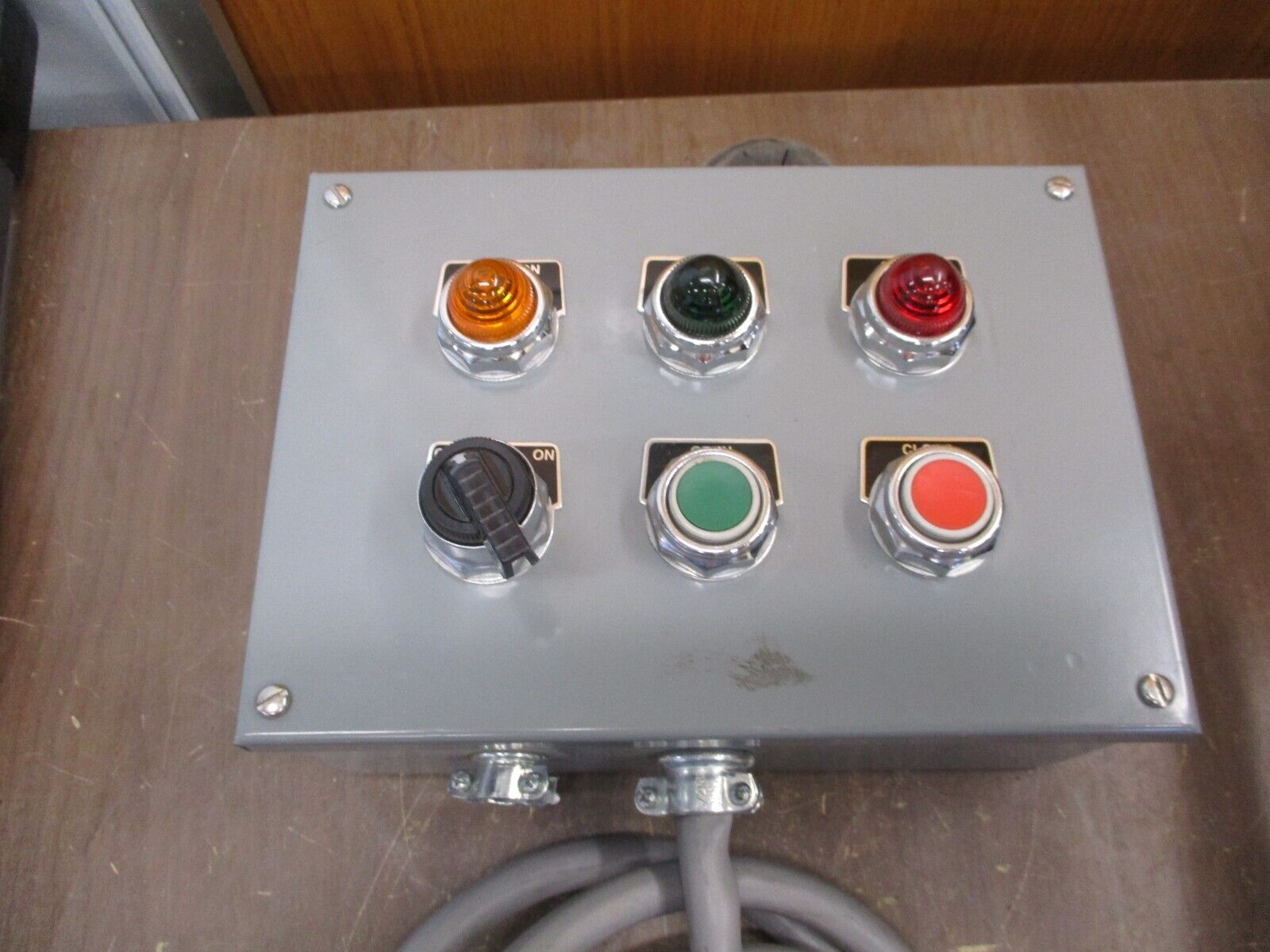 Square D Push Button Control Center 6055 46007-488-51 120V AC/DC Used