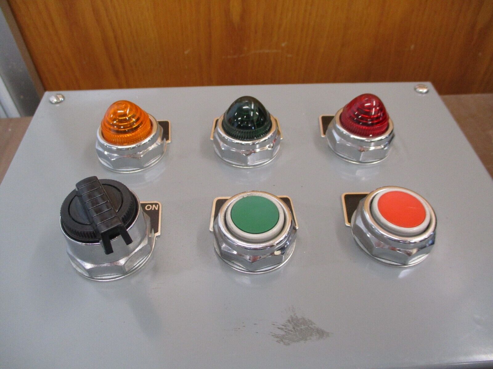 Square D Push Button Control Center 6055 46007-488-51 120V AC/DC Used